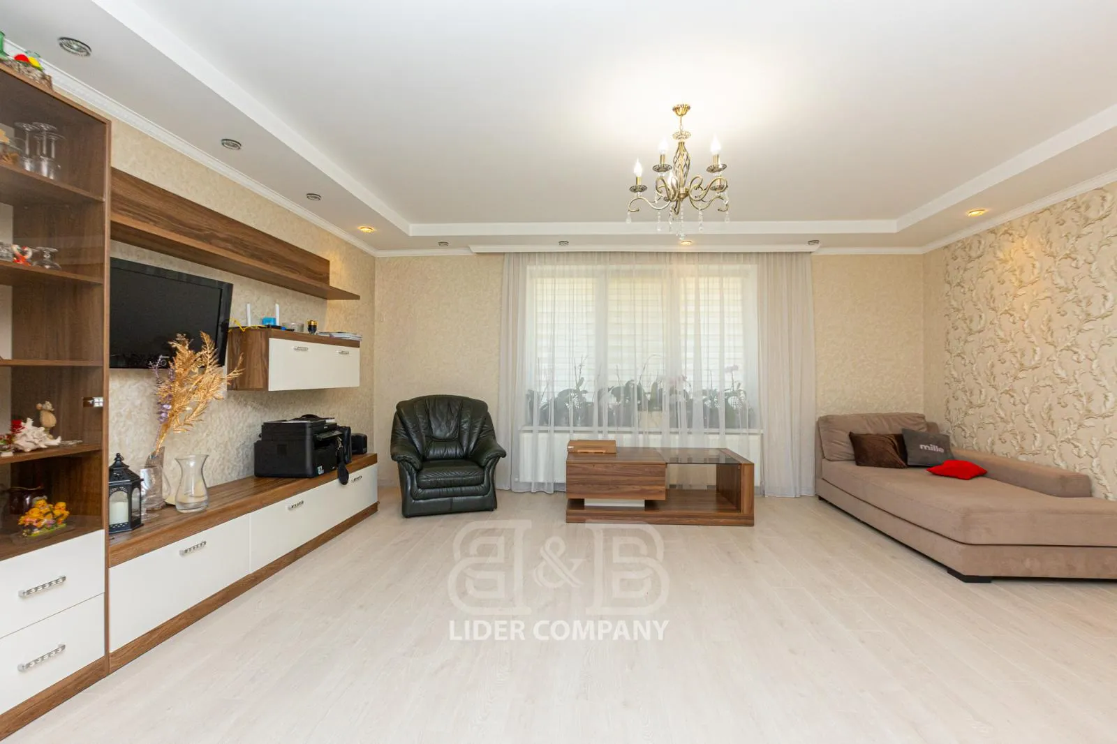 3-этажный дом, 3 комнаты, 240 м² — Изображение 3