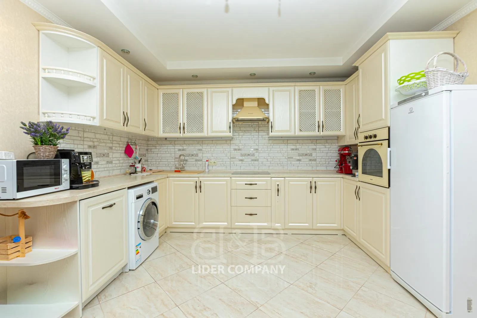 3-этажный дом, 3 комнаты, 240 м² — Изображение 2