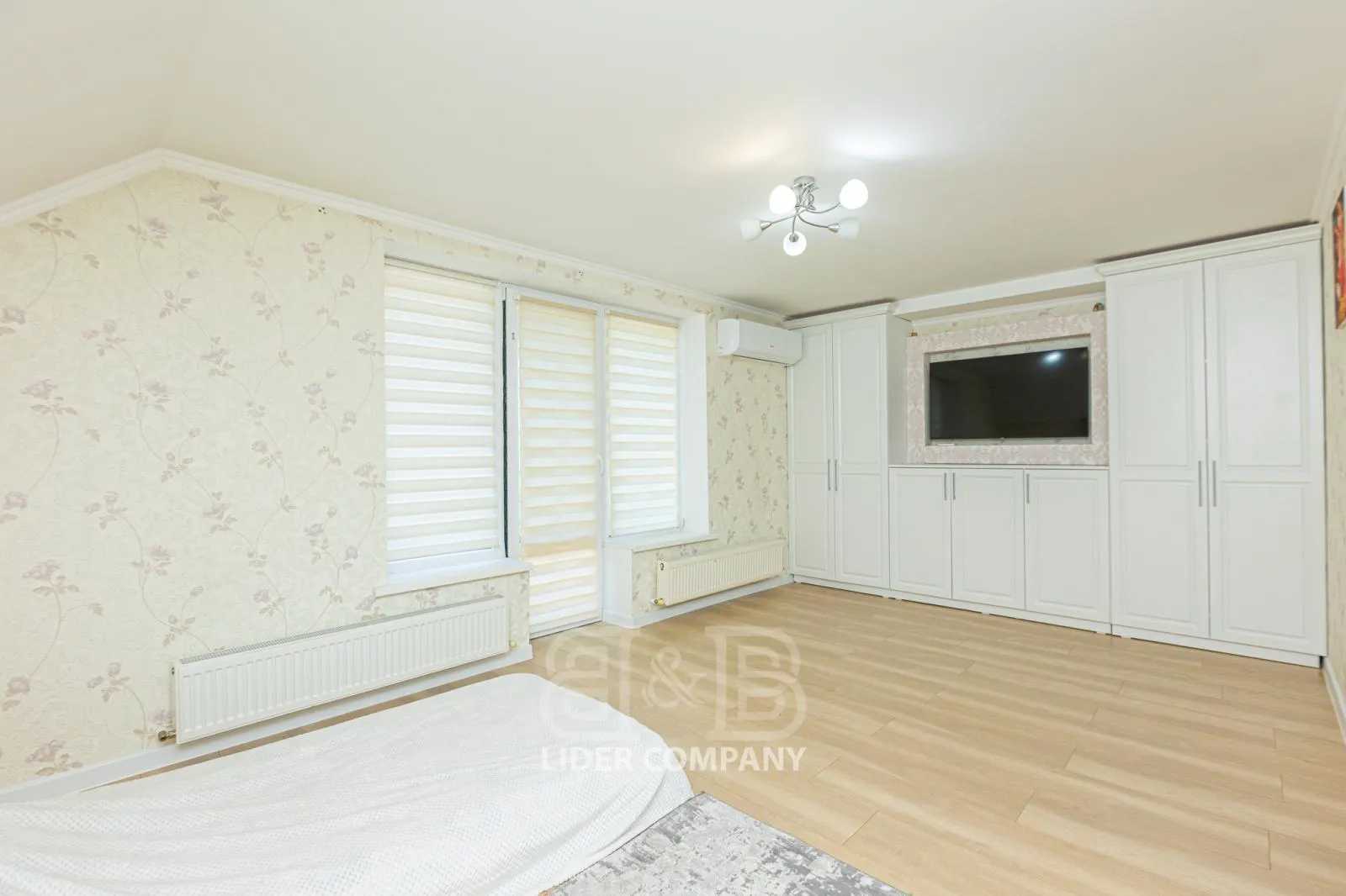 3-этажный дом, 3 комнаты, 240 м² — Изображение 4