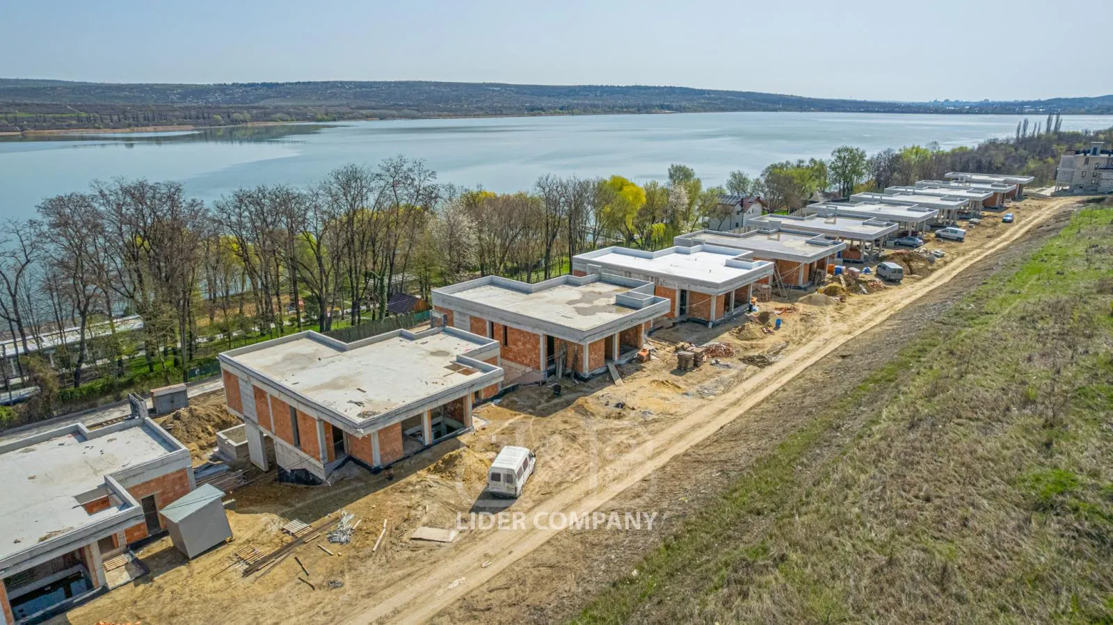 2-этажный дом, 3 комнаты, 240 м² — Изображение 1
