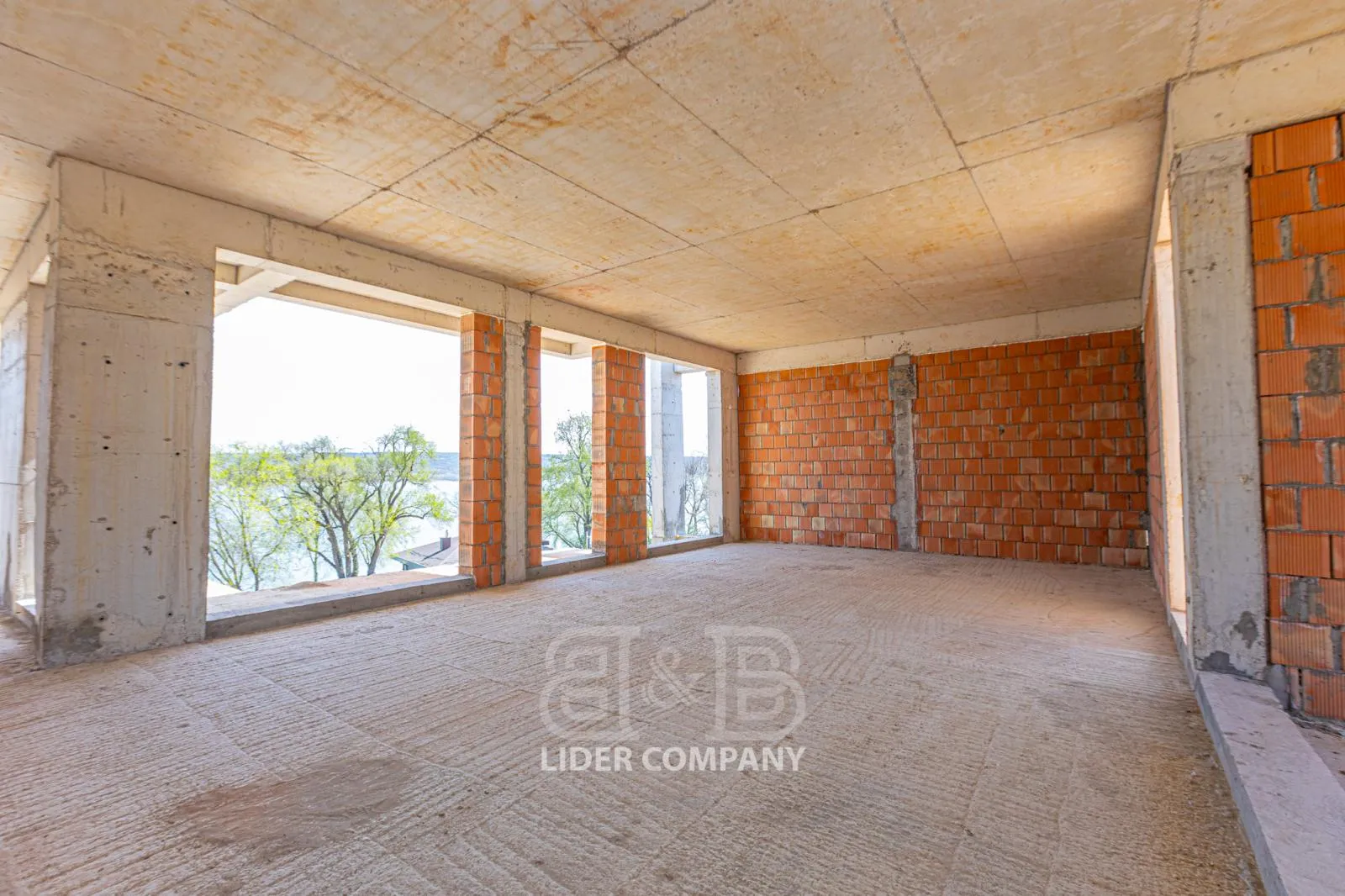 2-этажный дом, 3 комнаты, 240 м² — Изображение 2
