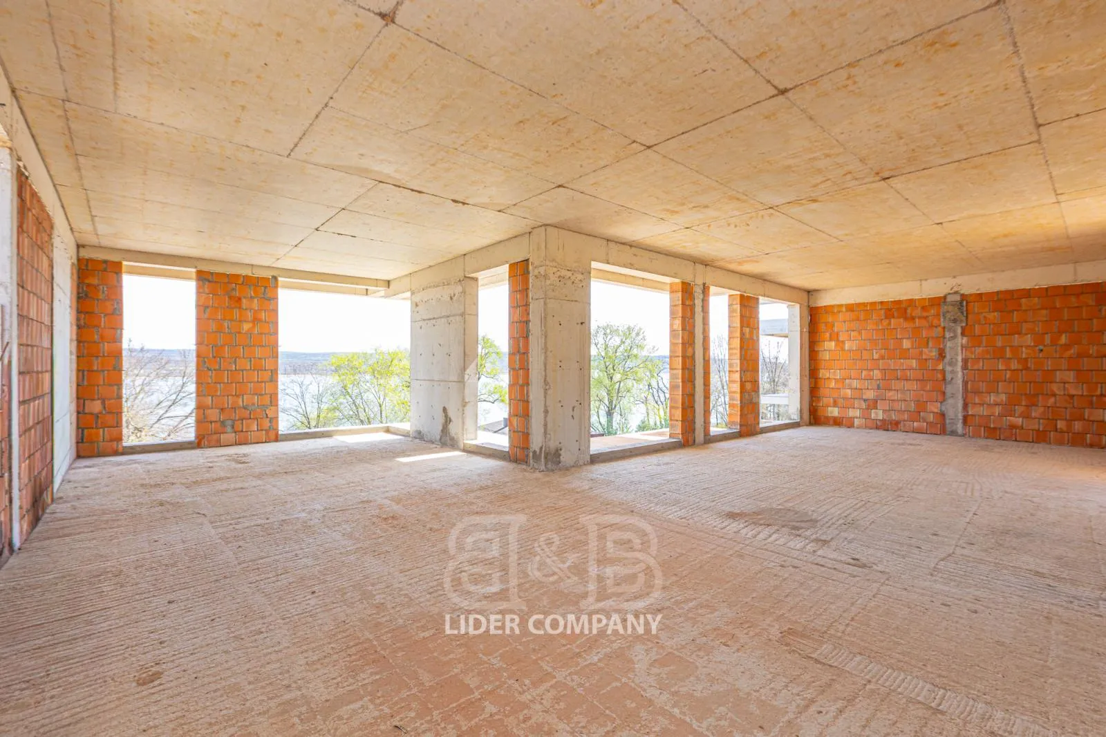 2-этажный дом, 3 комнаты, 225 м² — Изображение 2