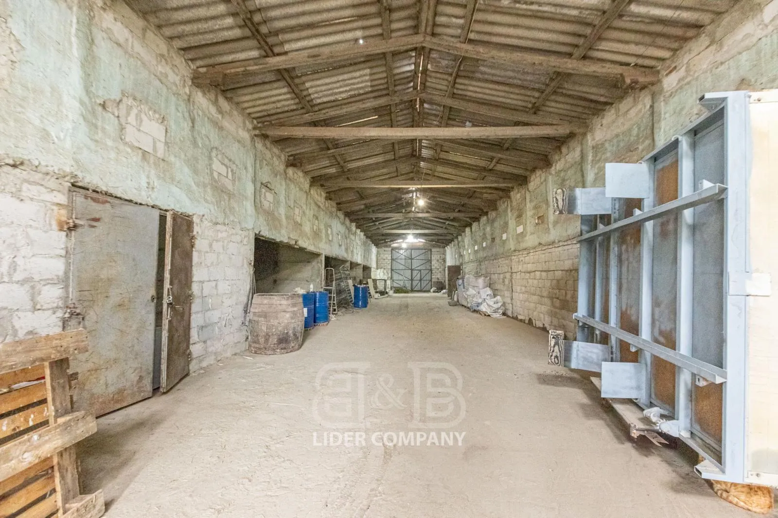 Commercial space, 874 m² — Image 2