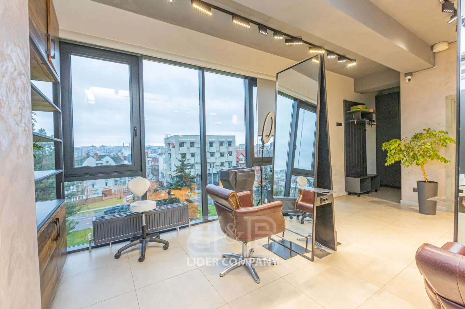 Commercial space, 155 m² — Image 1