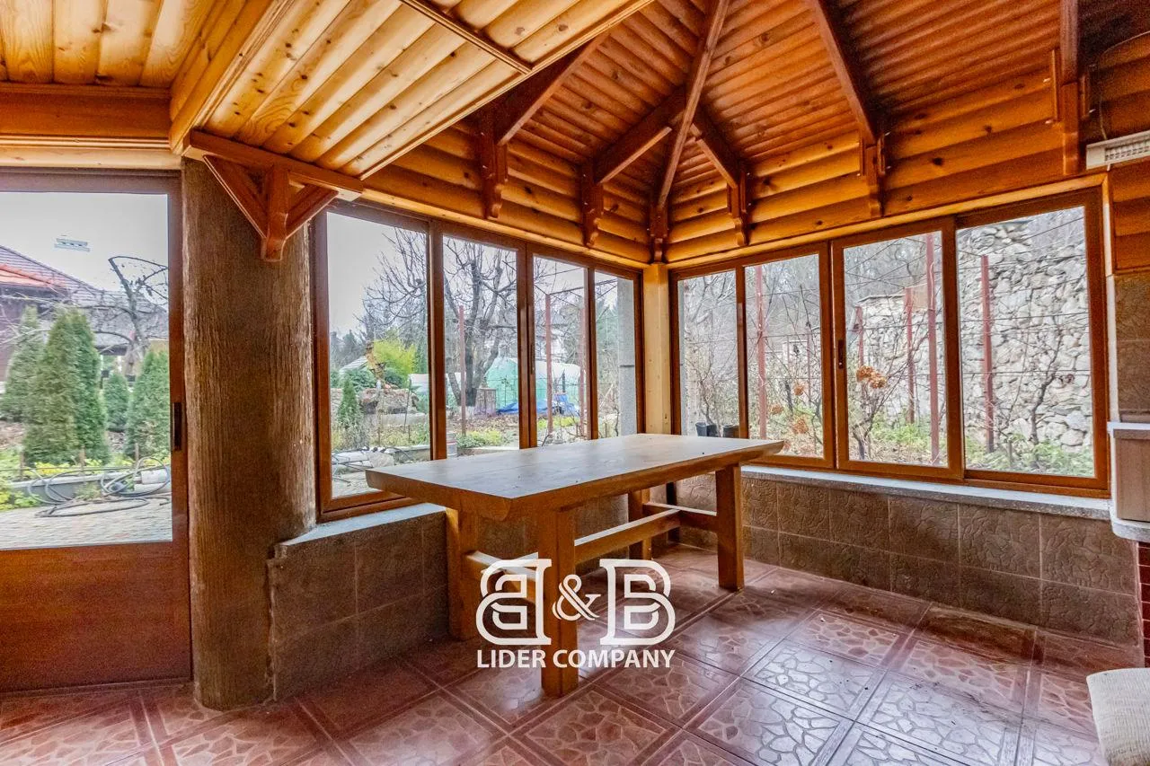 3-etaje casă, 4 camere, 350 m² — Imagine 4