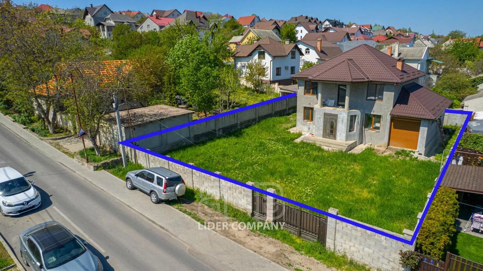 2-etaje casă, 4 camere, 240 m² — Imagine 1