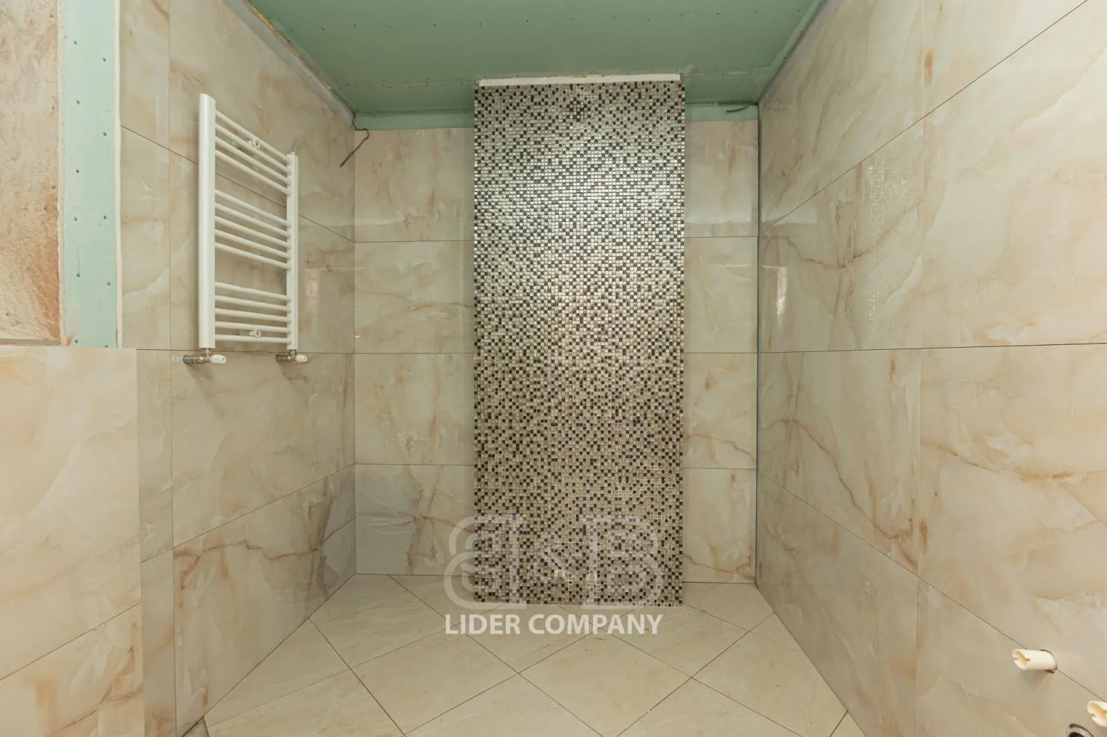 2-etaje casă, 4 camere, 240 m² — Imagine 3