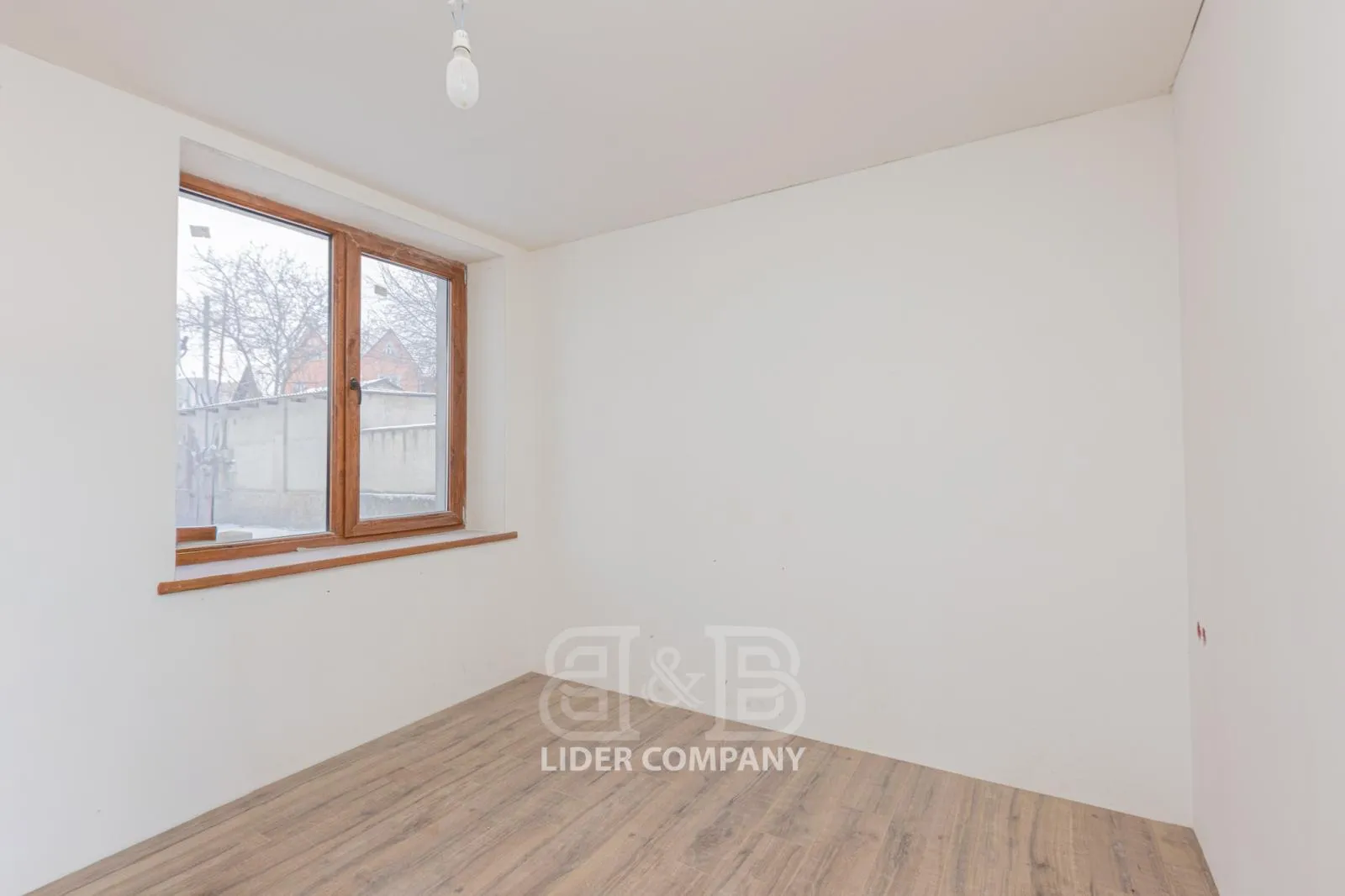 2-etaje casă, 4 camere, 240 m² — Imagine 2