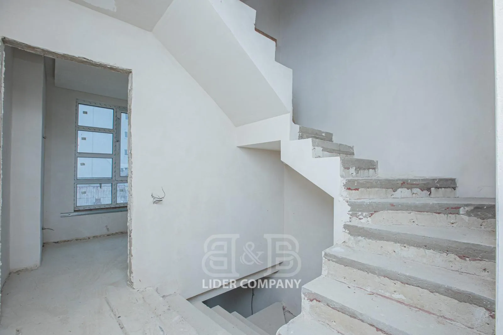 3-этажный дом, 4 комнаты, 160 м² — Изображение 4