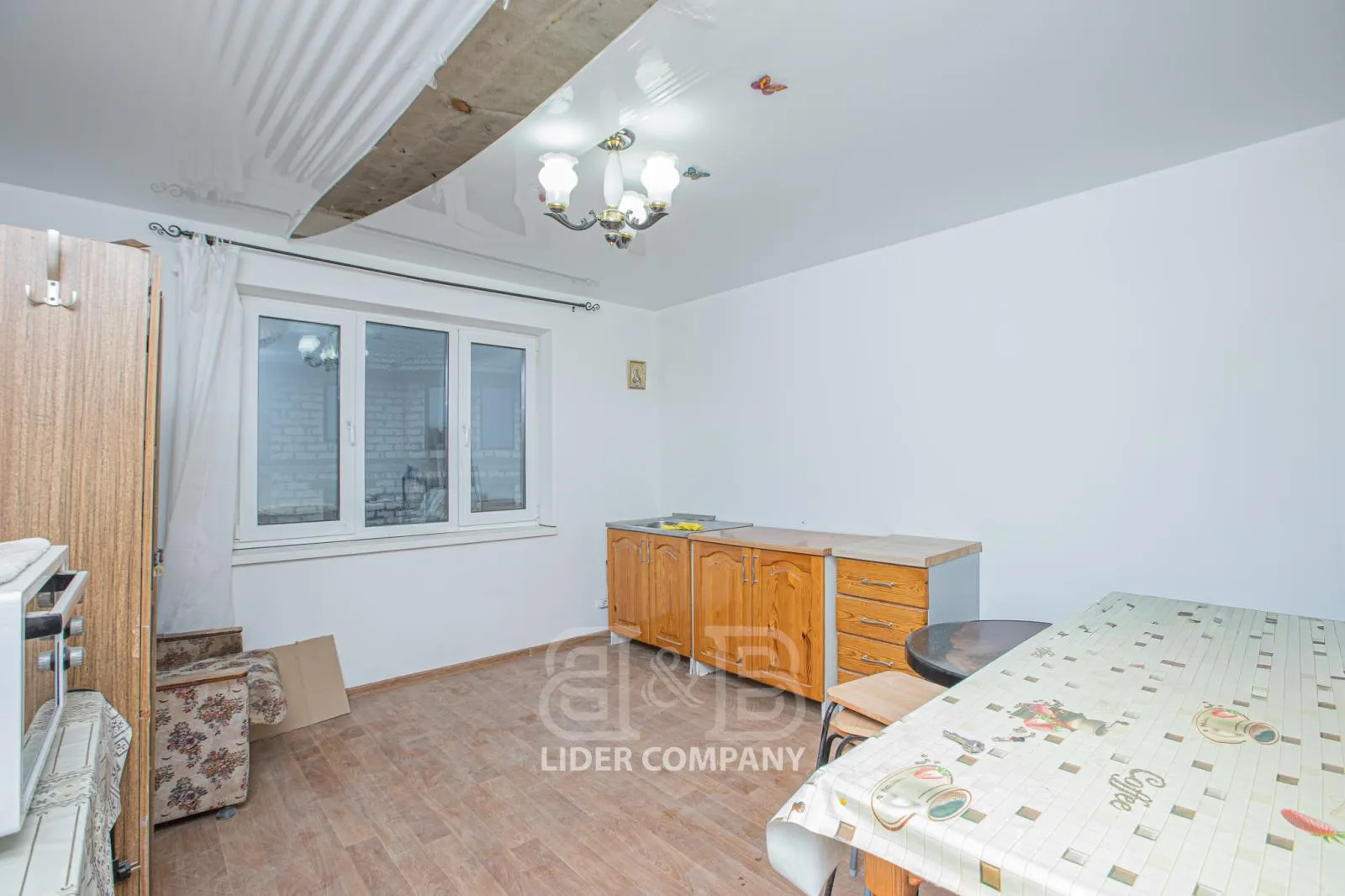 3-этажный дом, 6 комнат, 350 м² — Изображение 2