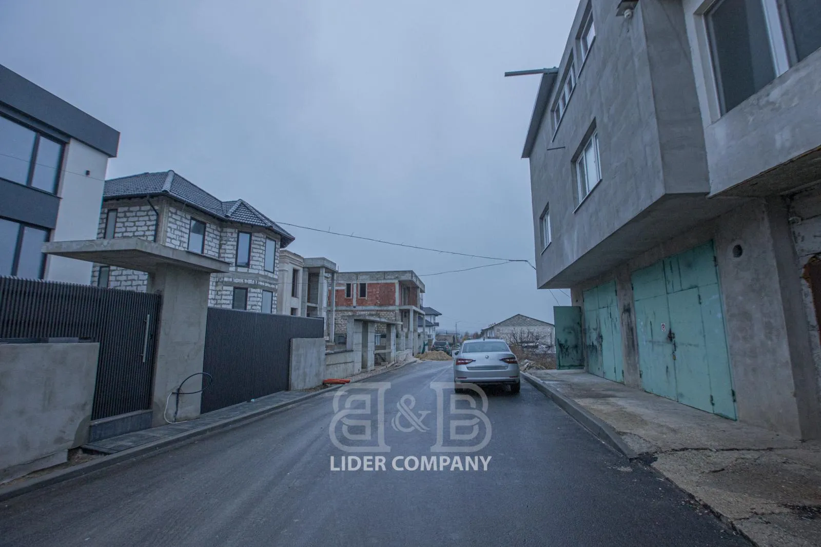 3-этажный дом, 6 комнат, 350 м² — Изображение 1