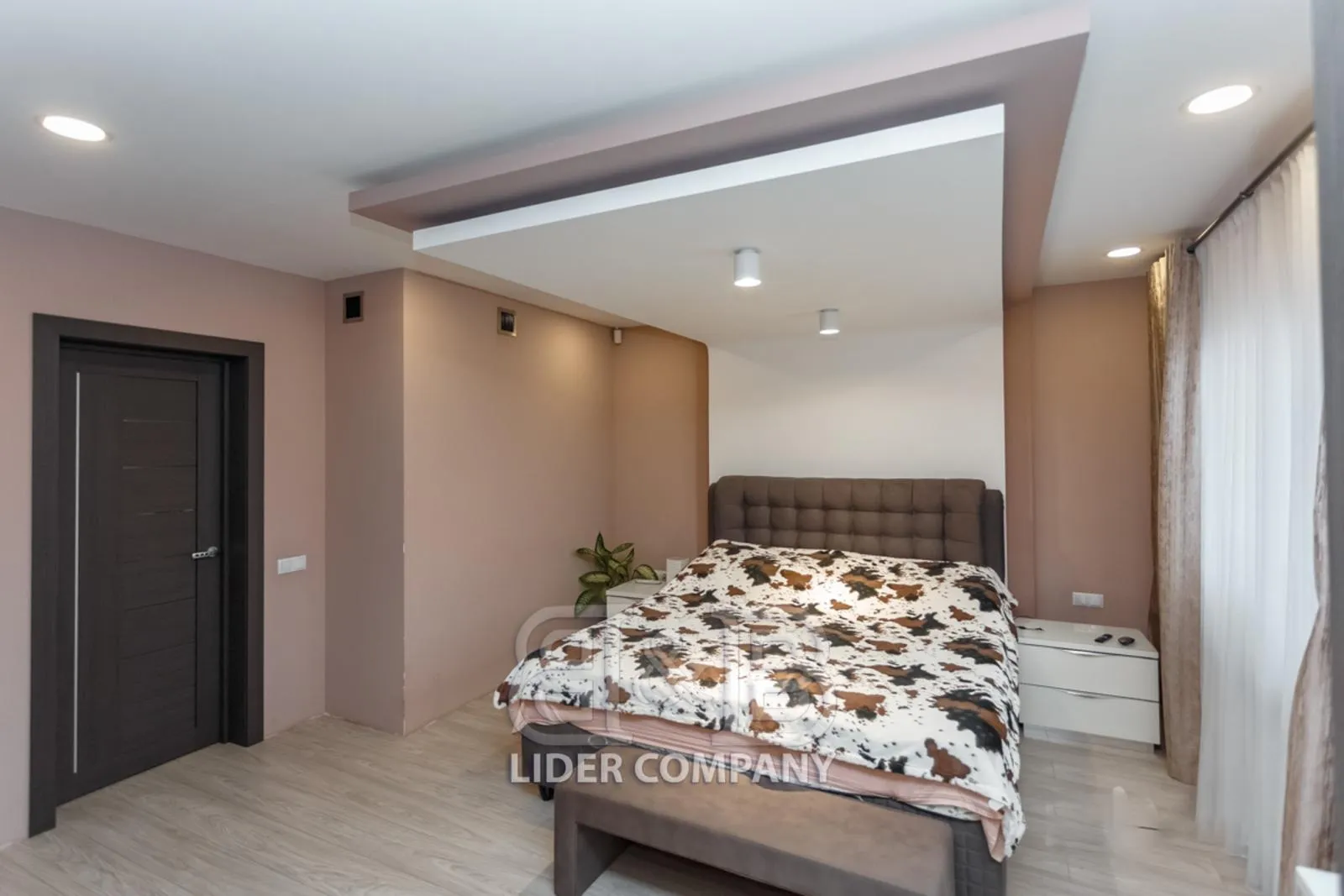 2-этажный дом, 5 комнат, 300 м² — Изображение 4