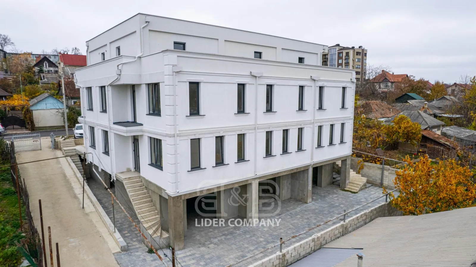 3-этажный дом, 4 комнаты, 176 м² — Изображение 1