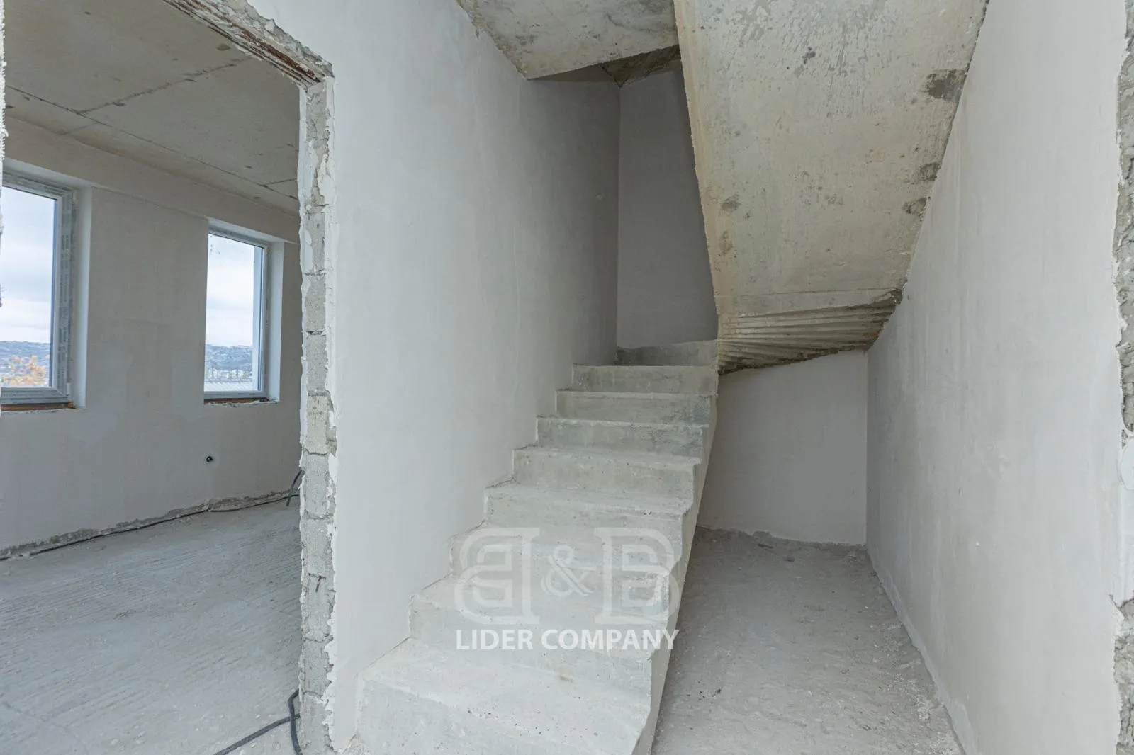3-etaje casă, 4 camere, 176 m² — Imagine 3
