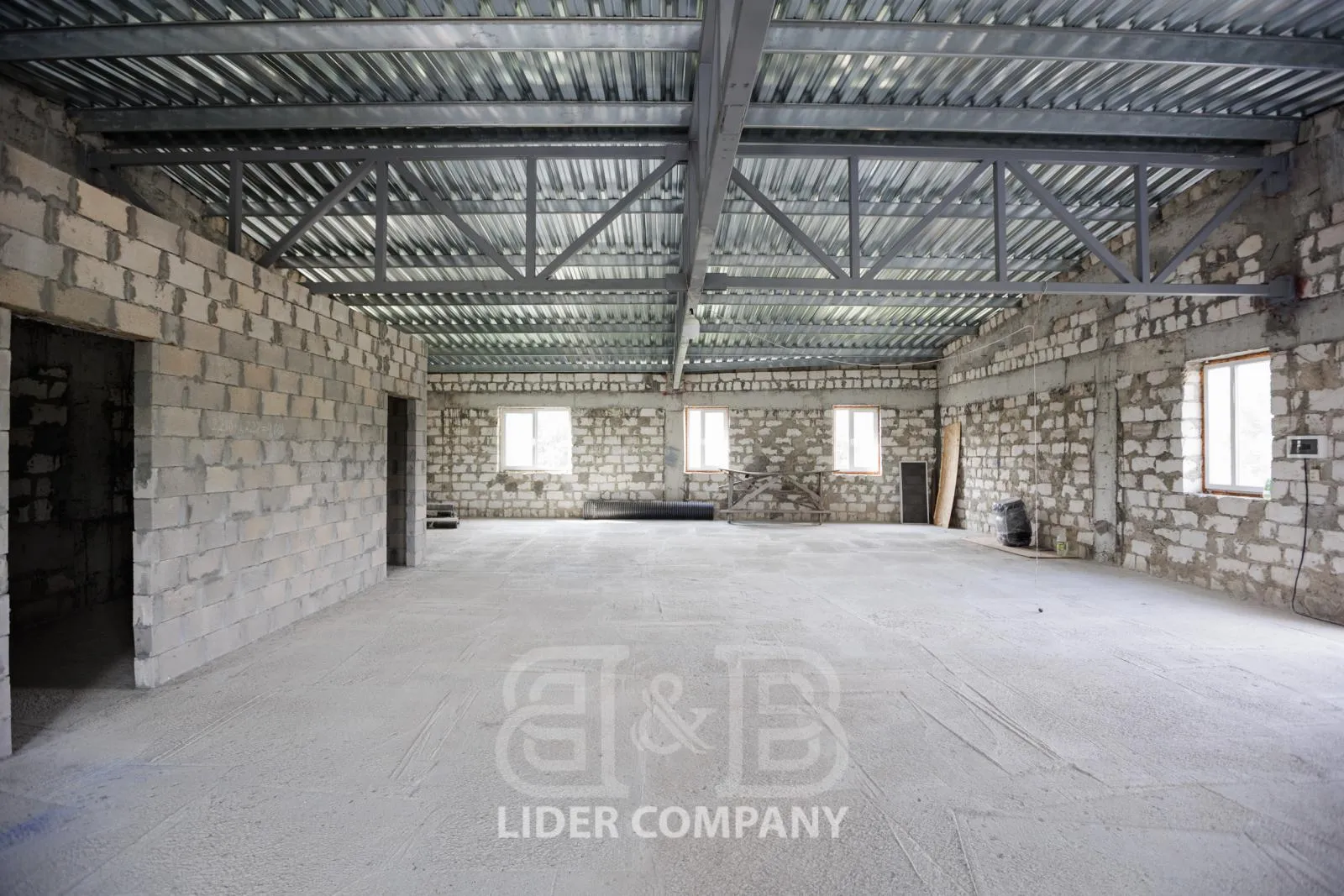 Spațiu comercial, 1 000 m² — Imagine 1
