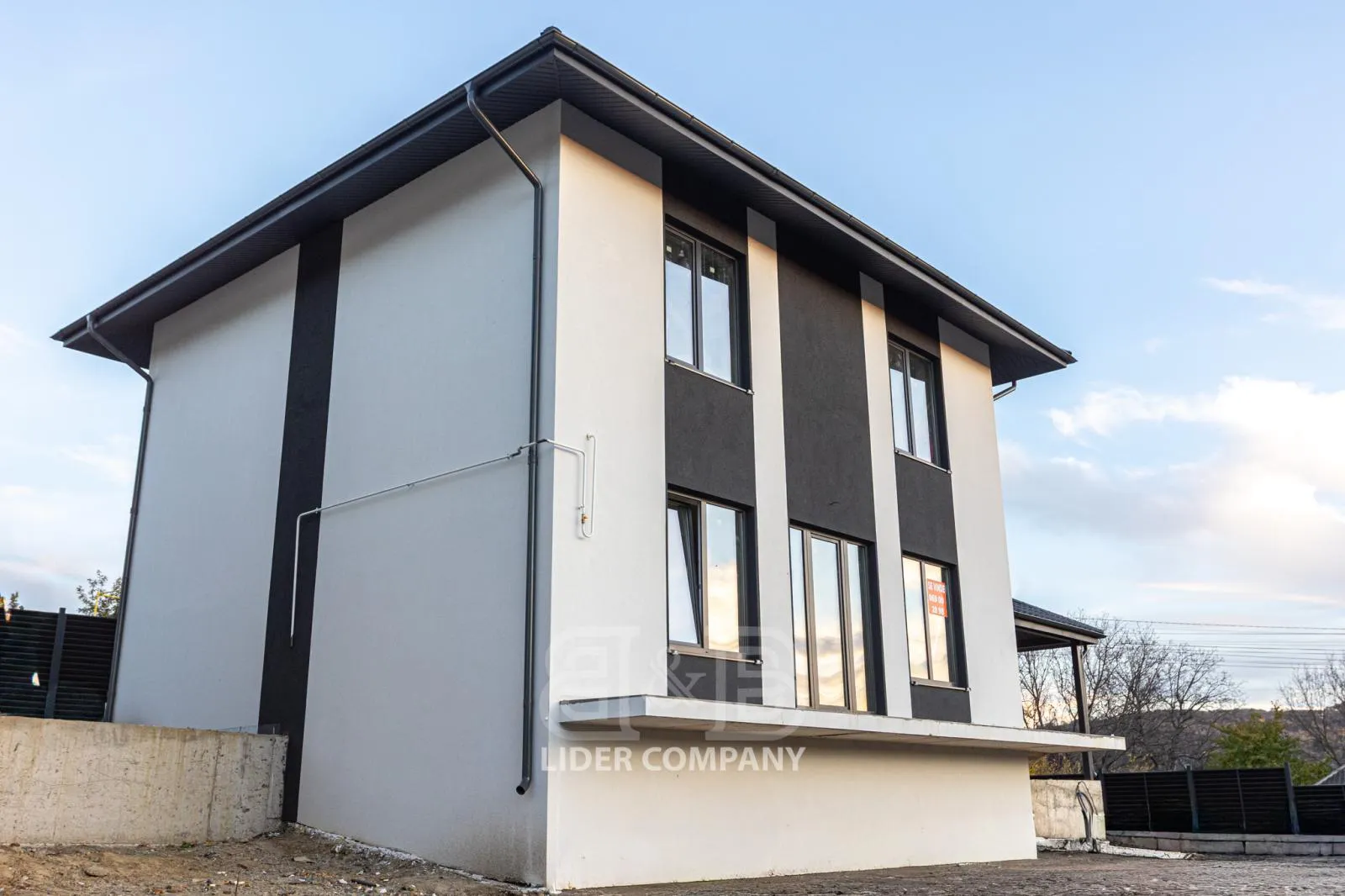 2-этажный дом, 4 комнаты, 170 м² — Изображение 1