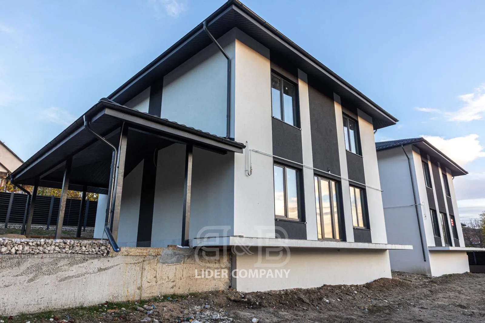 2-этажный дом, 4 комнаты, 170 м² — Изображение 1
