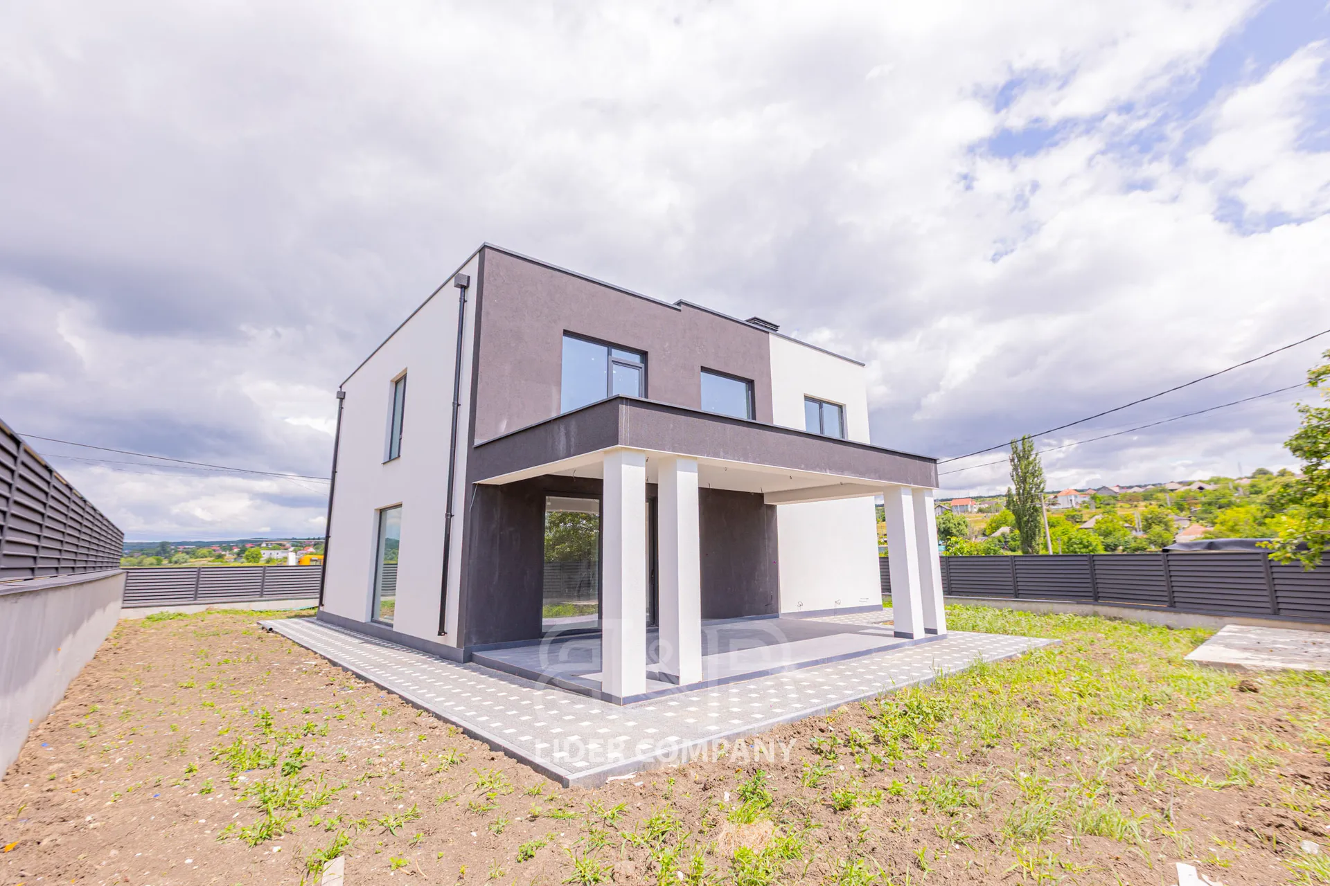 2-этажный дом, 4 комнаты, 242 м² — Изображение 1