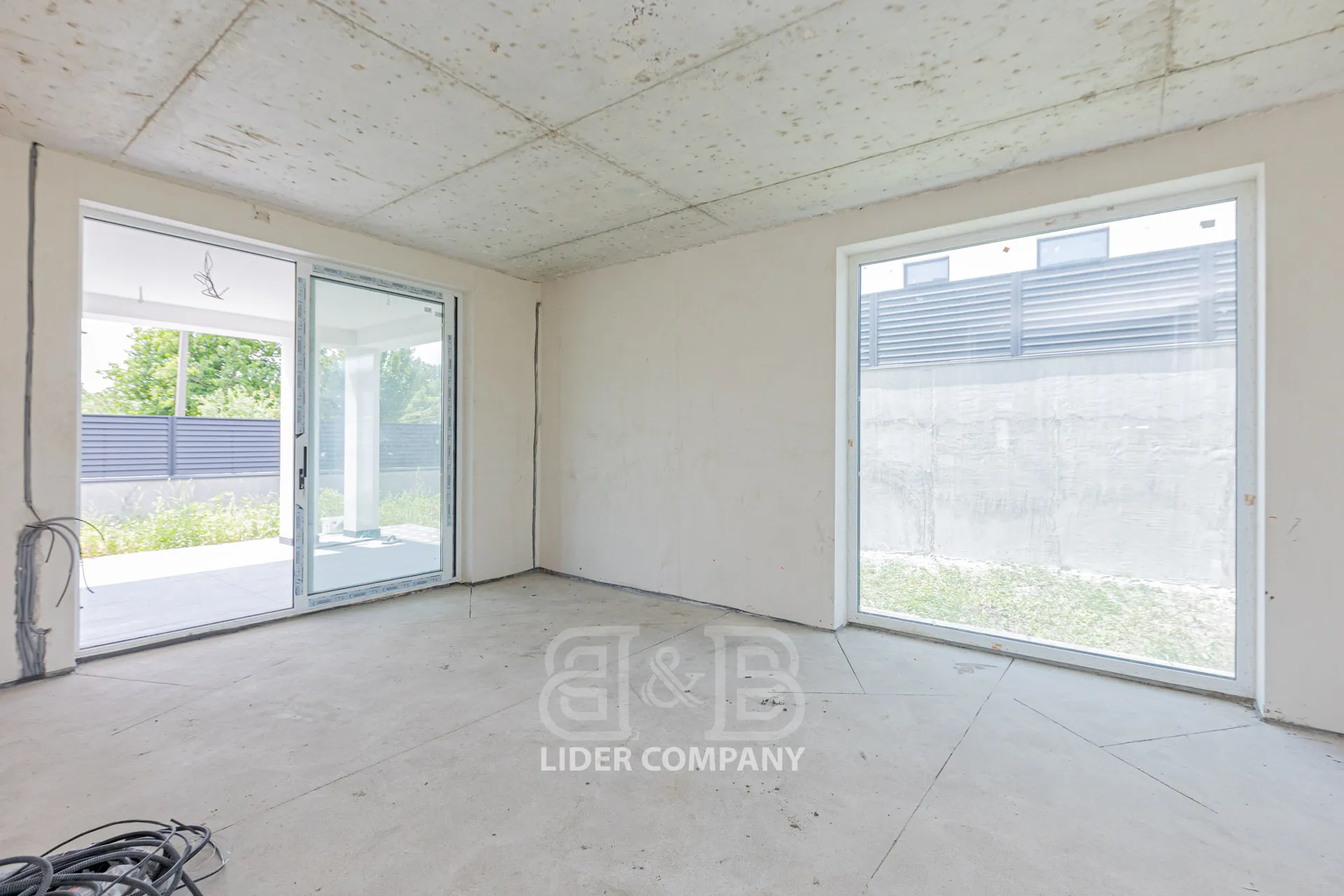 2-этажный дом, 4 комнаты, 242 м² — Изображение 2