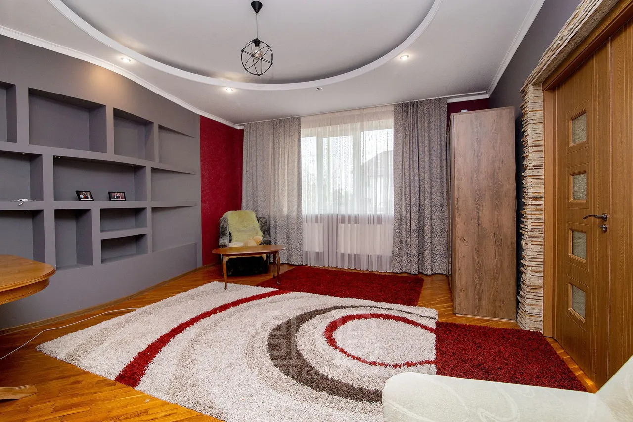 3-этажный дом, 4 комнаты, 380 м² — Изображение 2