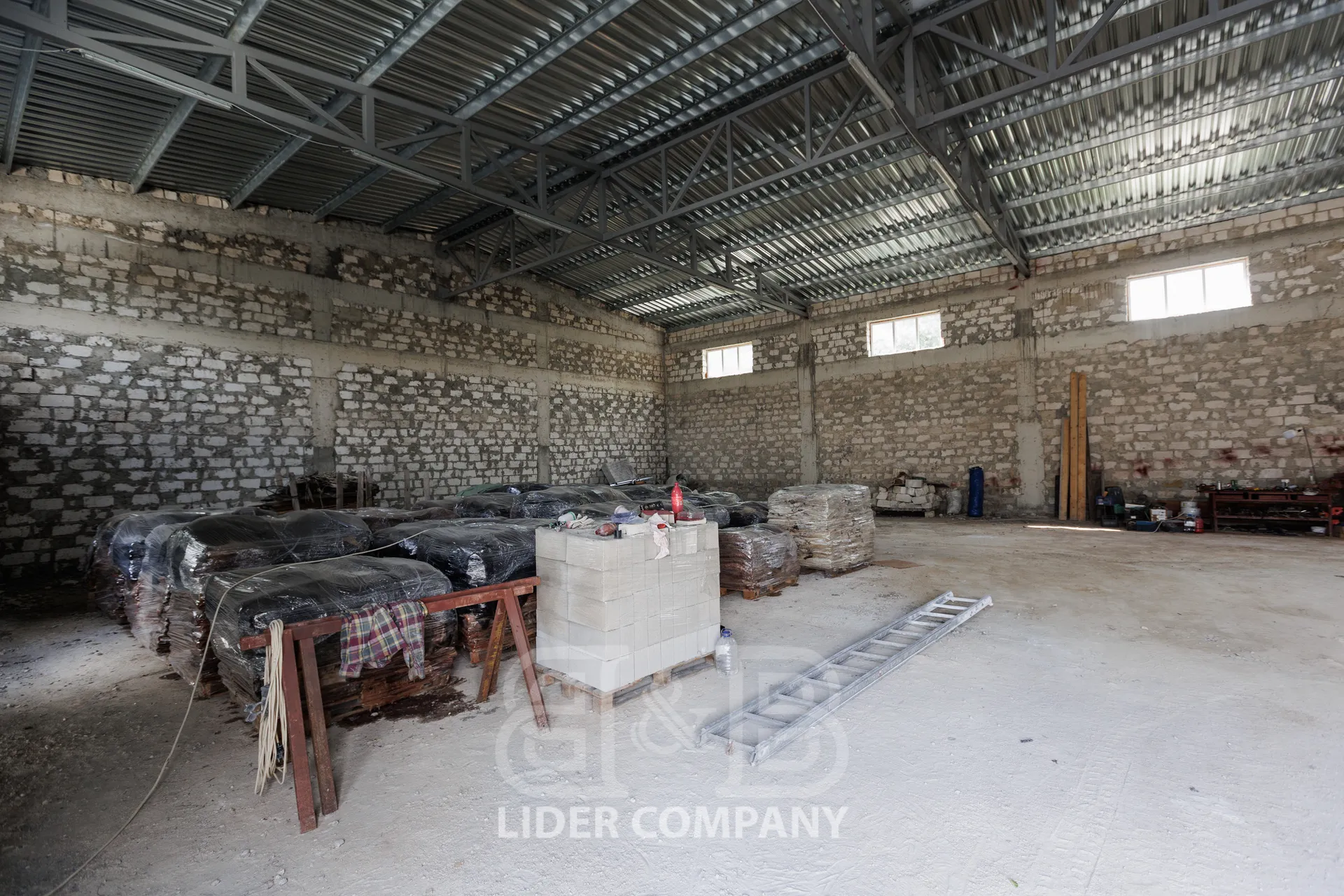 Spațiu comercial, 1 100 m² — Imagine 1