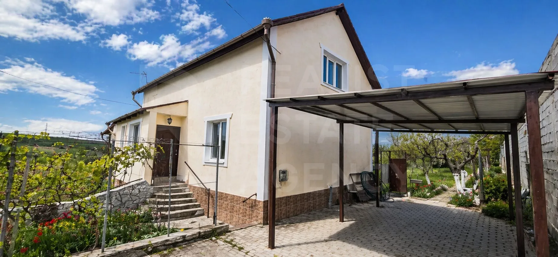 2-etaje casă, 3 camere, 66.3 m² — Imagine 1