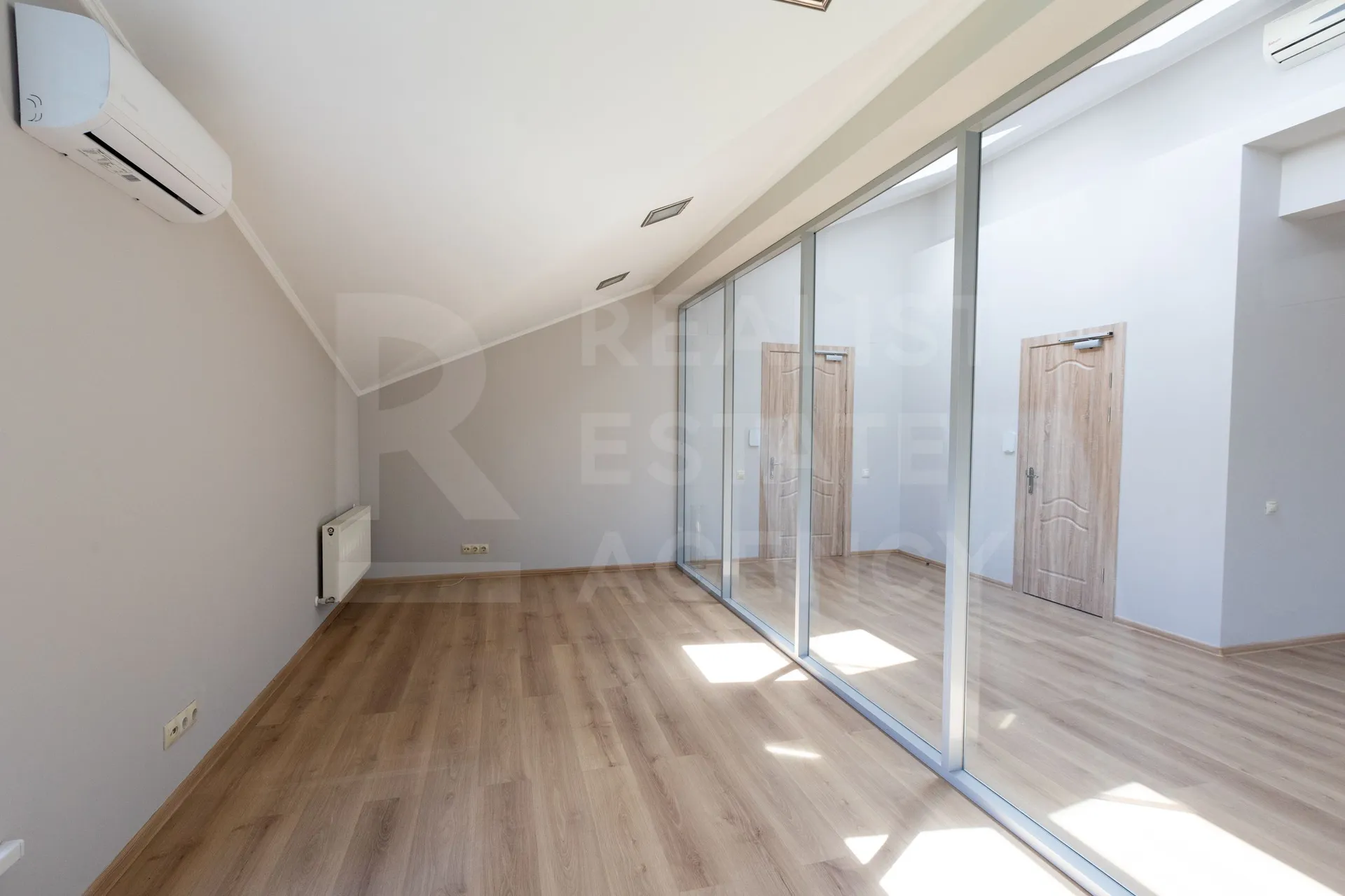 1-bedroom office, 505 m² — Image 1