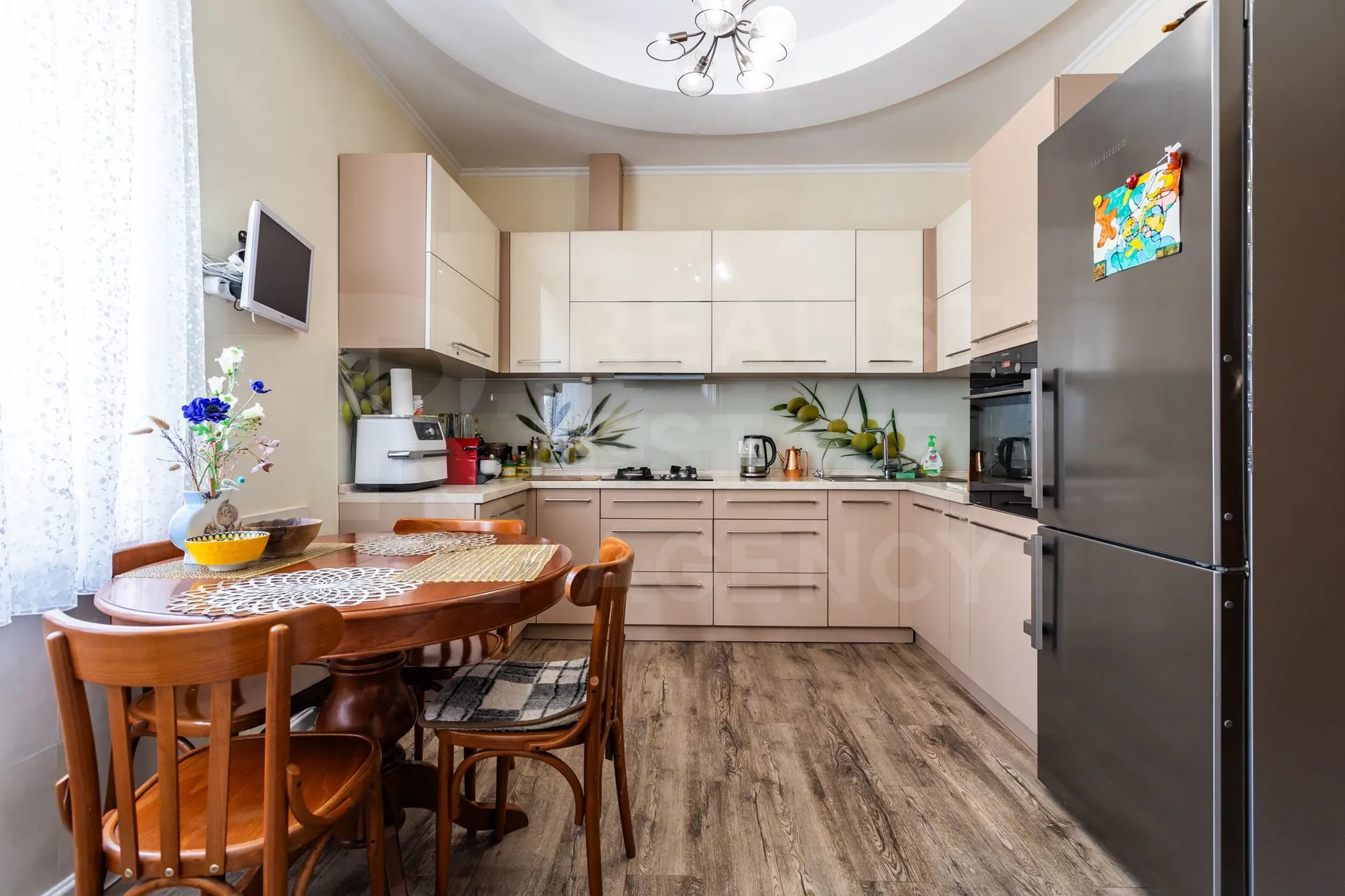 4-этажный дом, 5 комнат, 560 м² — Изображение 2