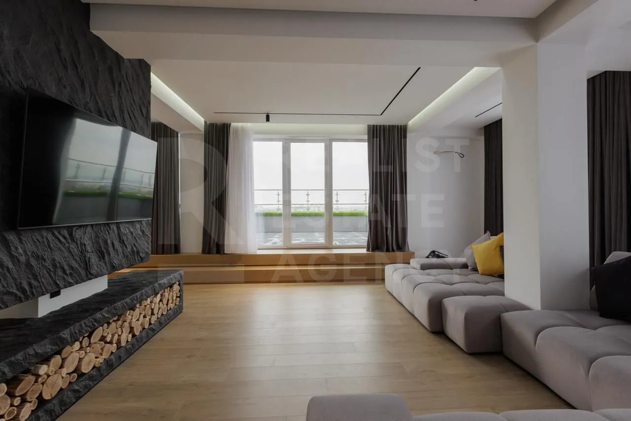 4-комнатная квартира, 206 м² — Изображение 1