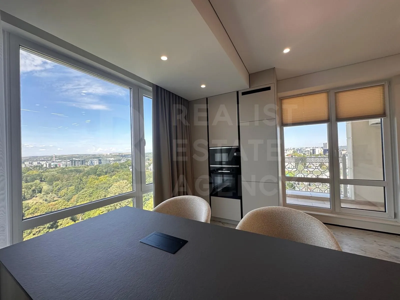 4-комнатная квартира, 130 м² — Изображение 2