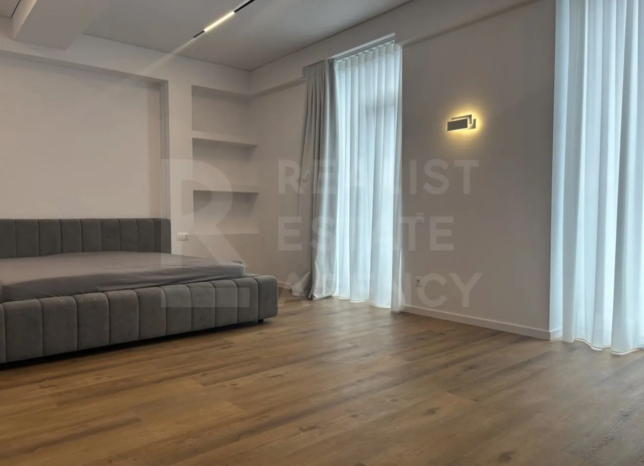 5-этажный дом, 4 комнаты, 380 м² — Изображение 4