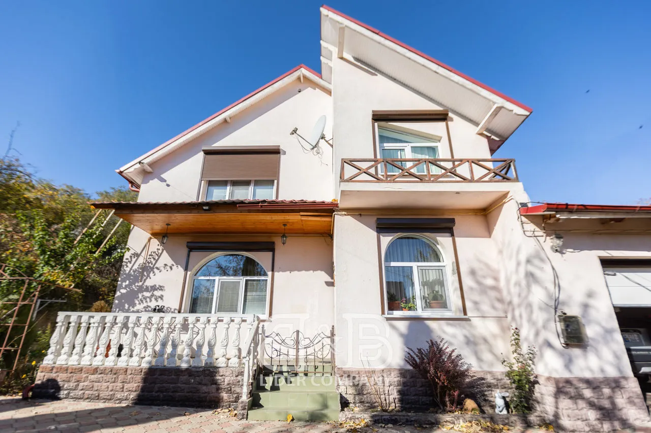 2-этажный дом, 4 комнаты, 190 м² — Изображение 1