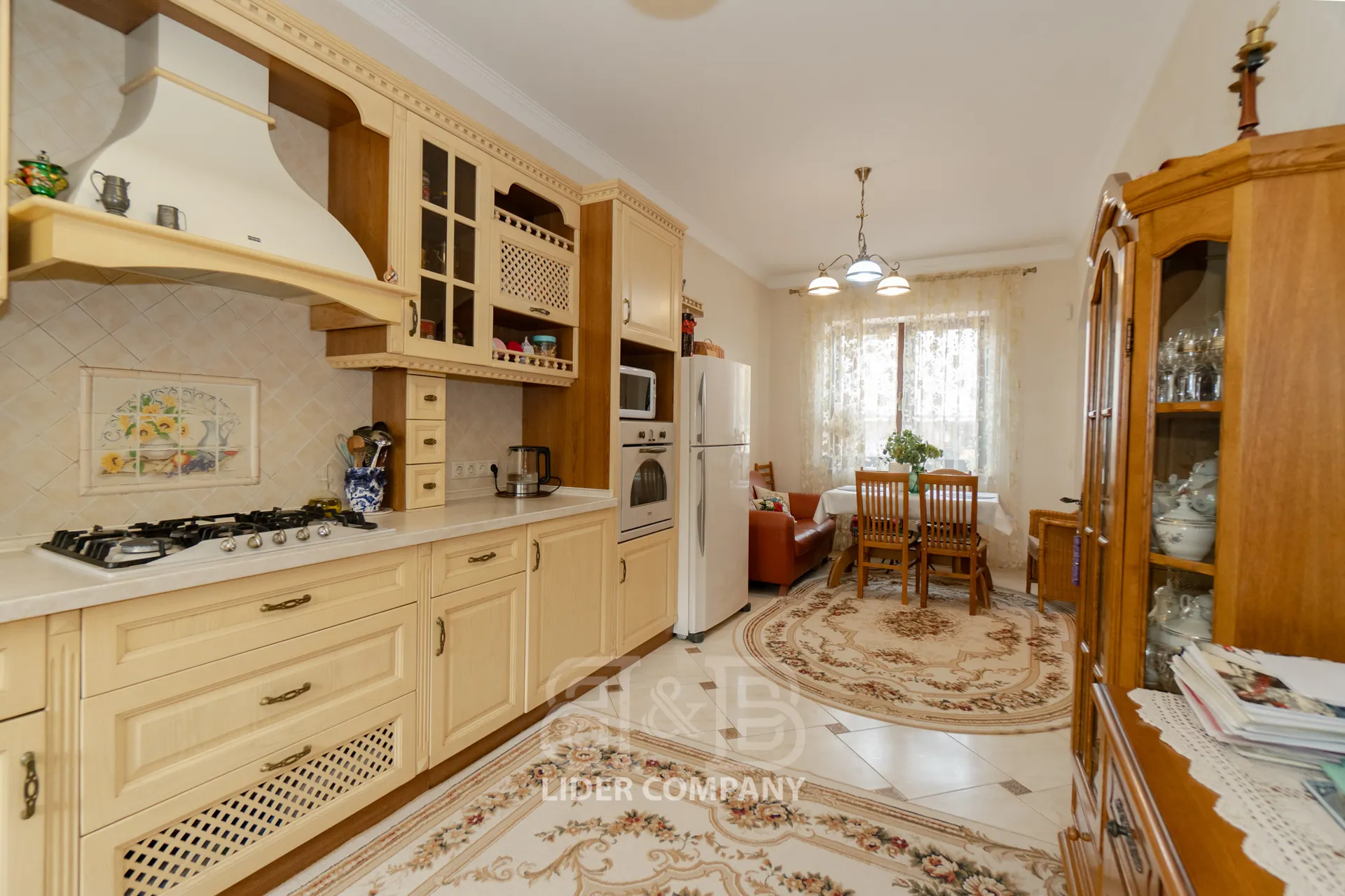 2-этажный дом, 5 комнат, 225 м² — Изображение 2