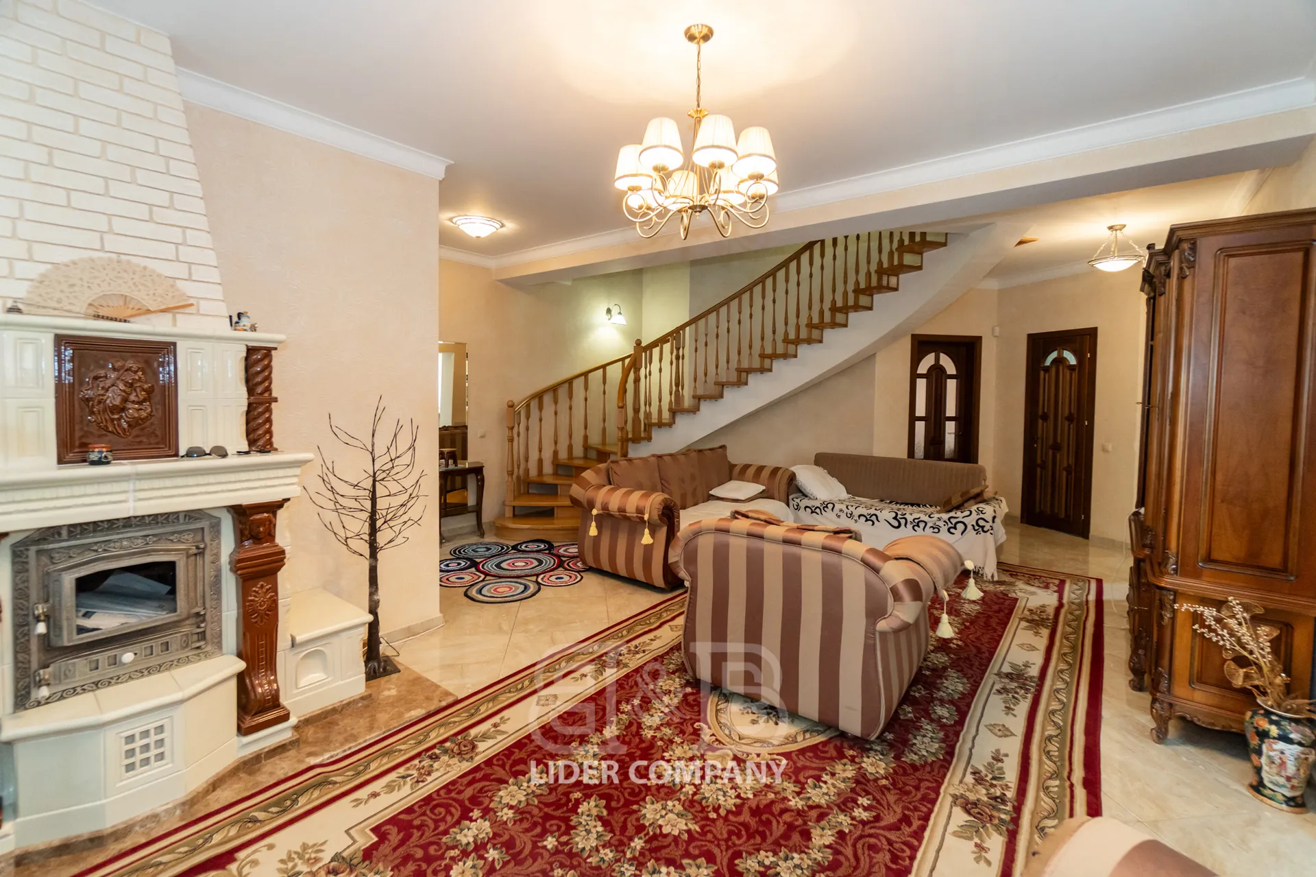 2-этажный дом, 5 комнат, 225 м² — Изображение 3