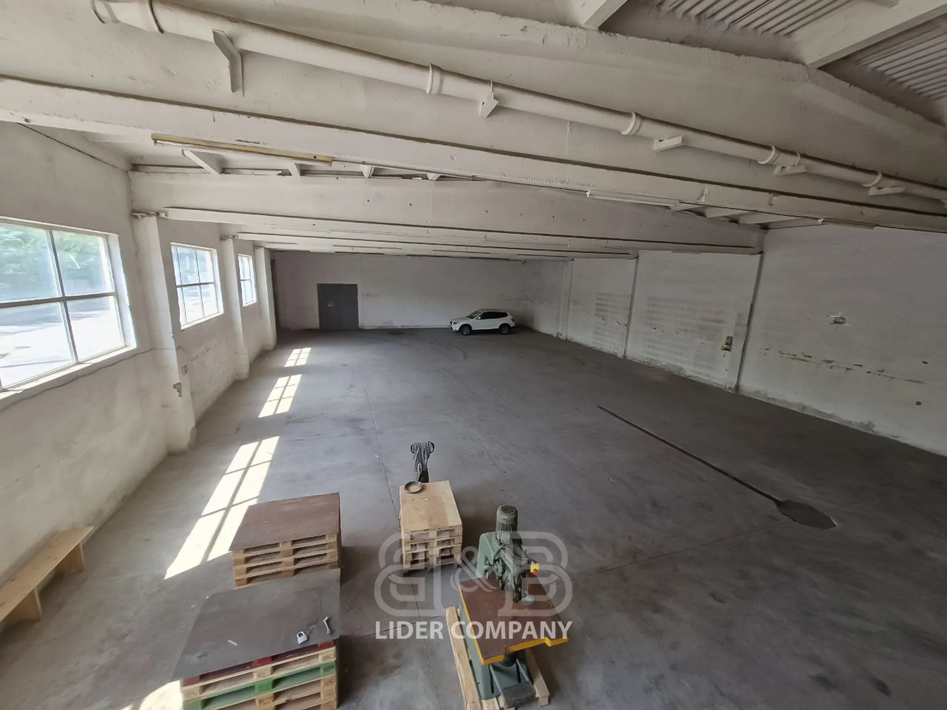 Spațiu comercial, 1 000 m² — Imagine 1