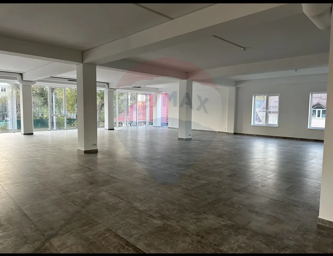 Trade space, 700 m² — Image 1