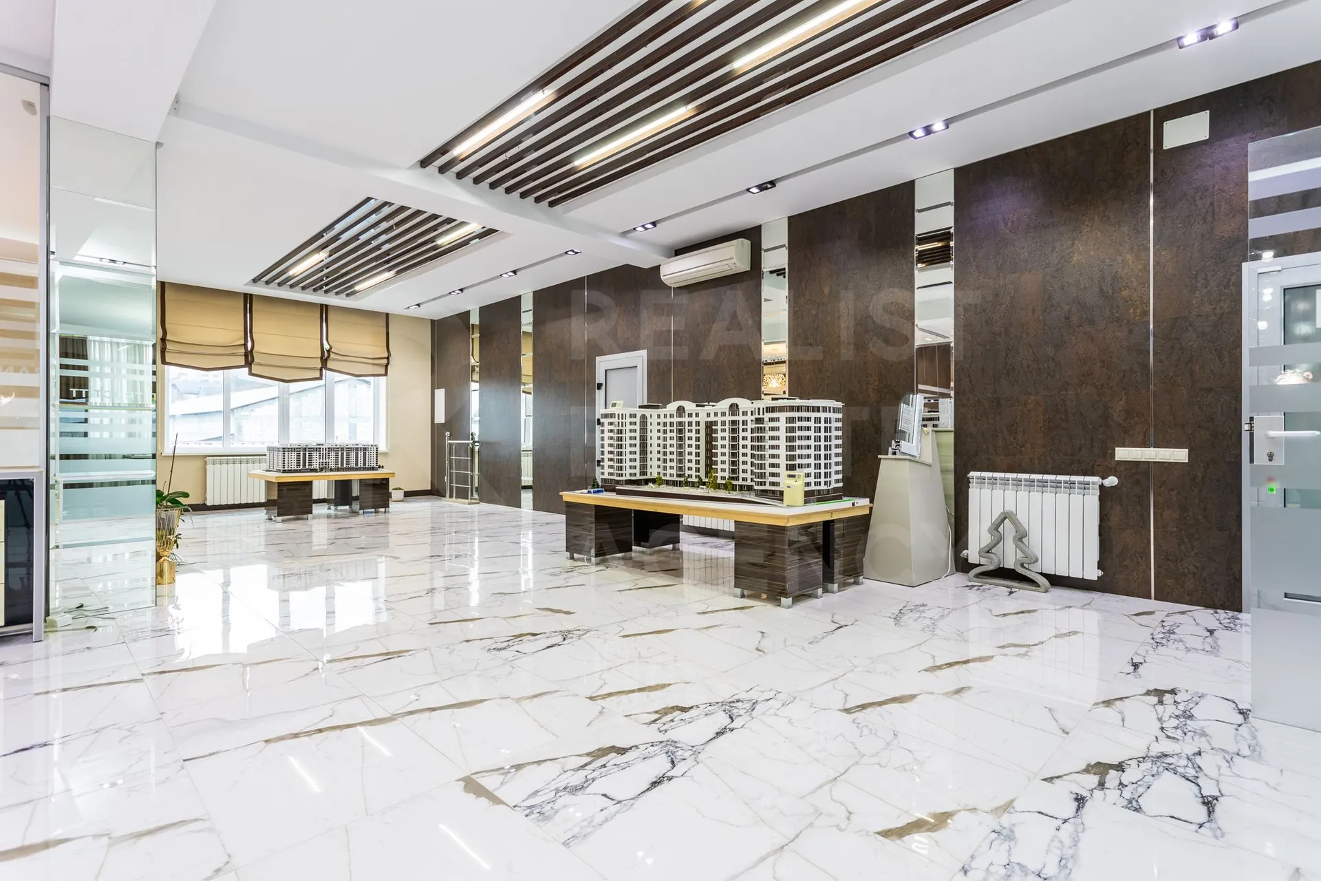 Trade space, 875 m² — Image 1