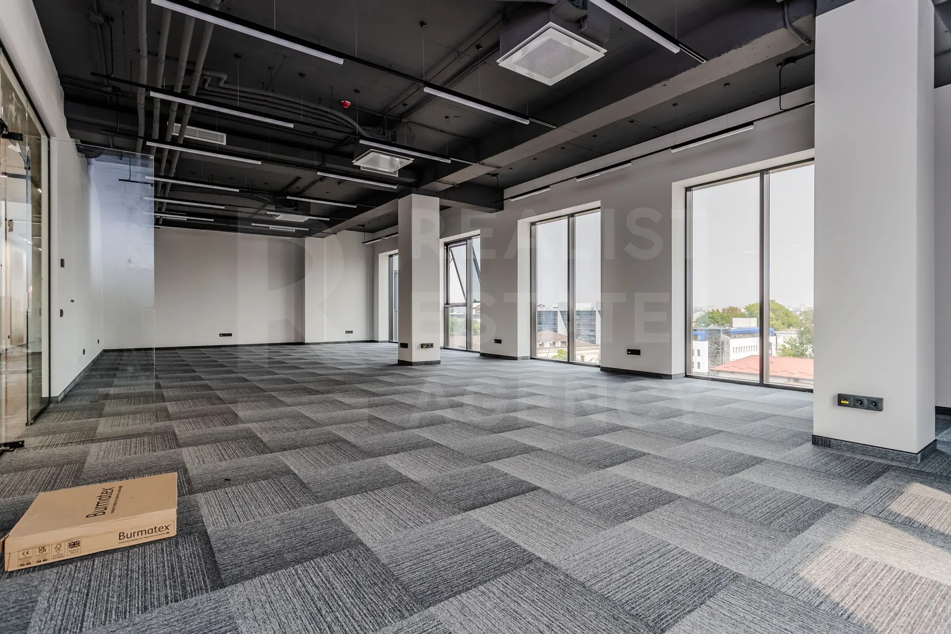 1-bedroom office, 530 m² — Image 3