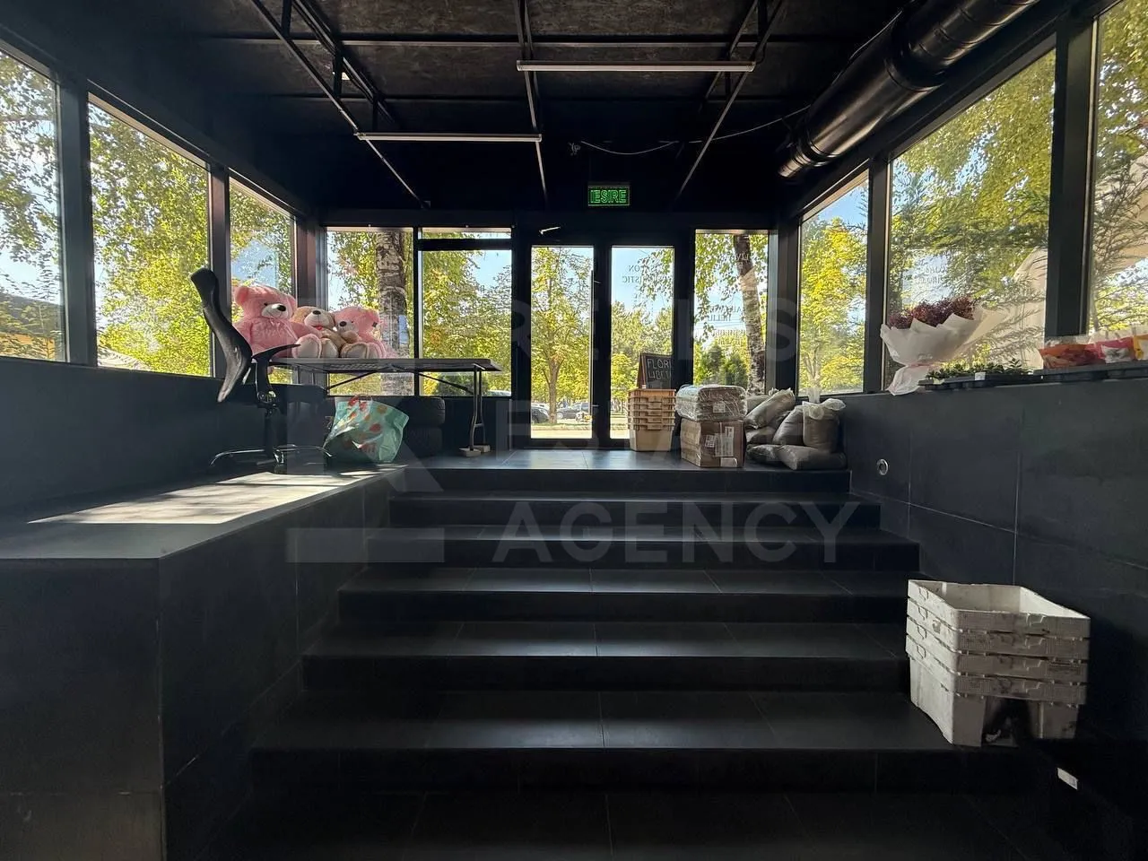 Spațiu comercial, 202 m² — Imagine 2