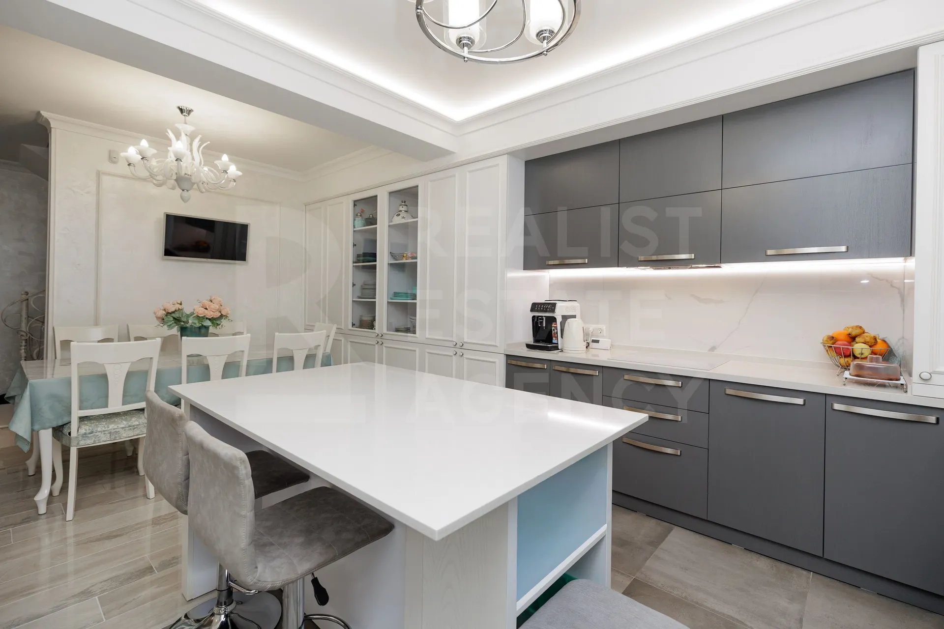 3-этажный дом, 3 комнаты, 150 м² — Изображение 2