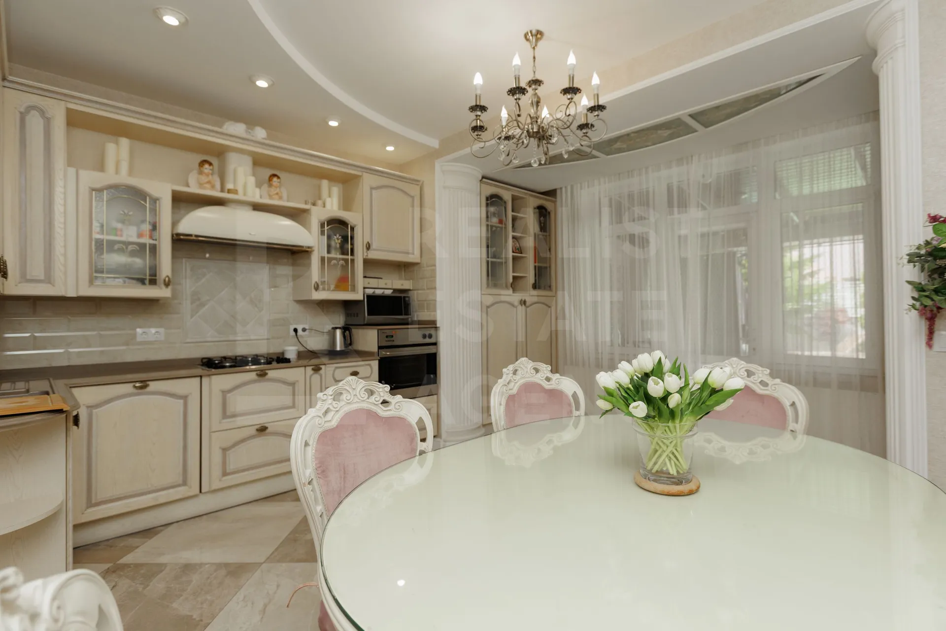 3-этажный дом, 5 комнат, 230 м² — Изображение 2