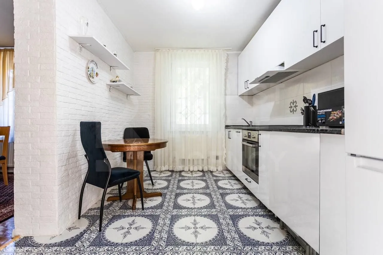 2-этажный дом, 3 комнаты, 180 м² — Изображение 2