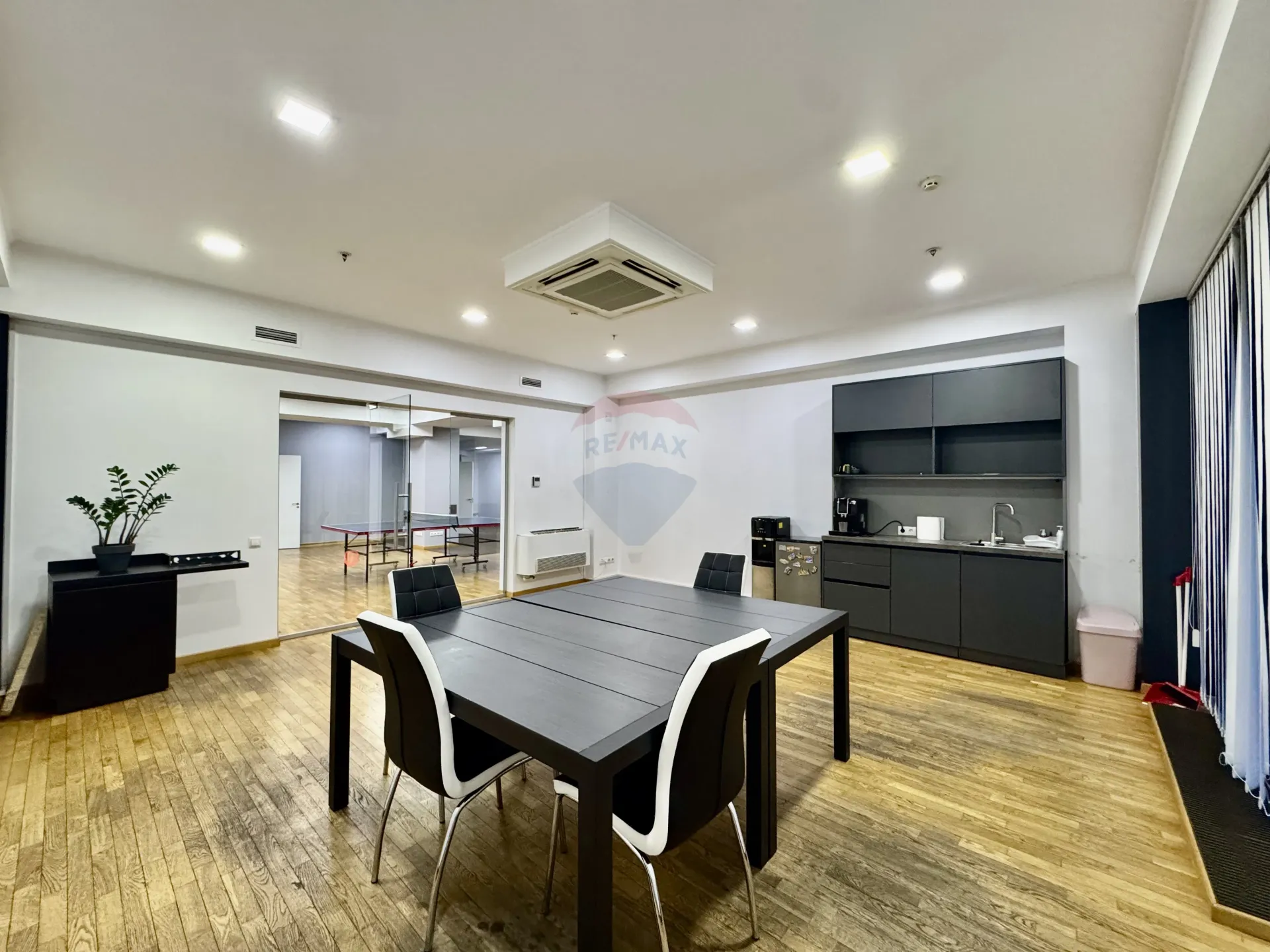 1-bedroom office, 229 m² — Image 2