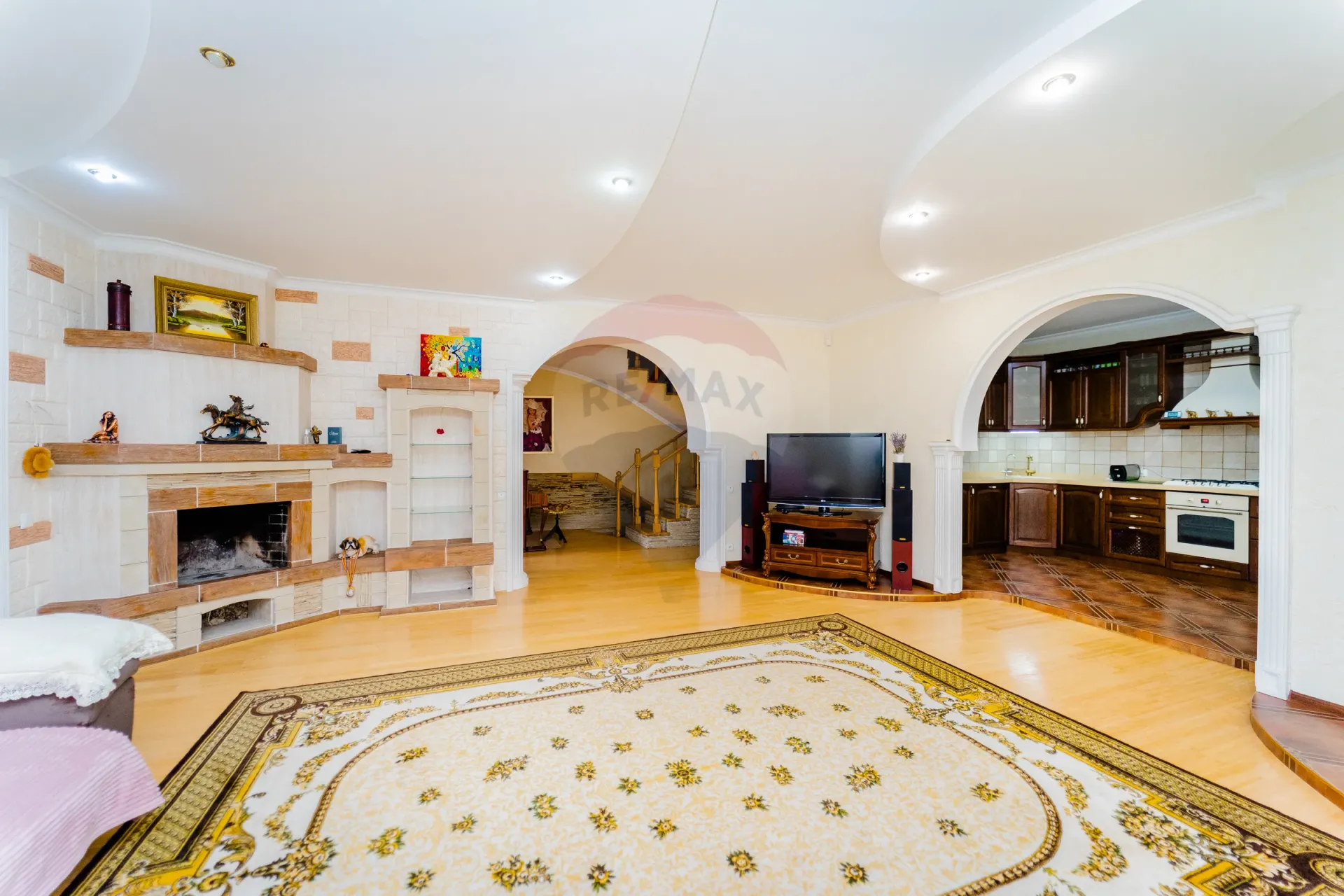 3-floor house, 270 m² — Image 2