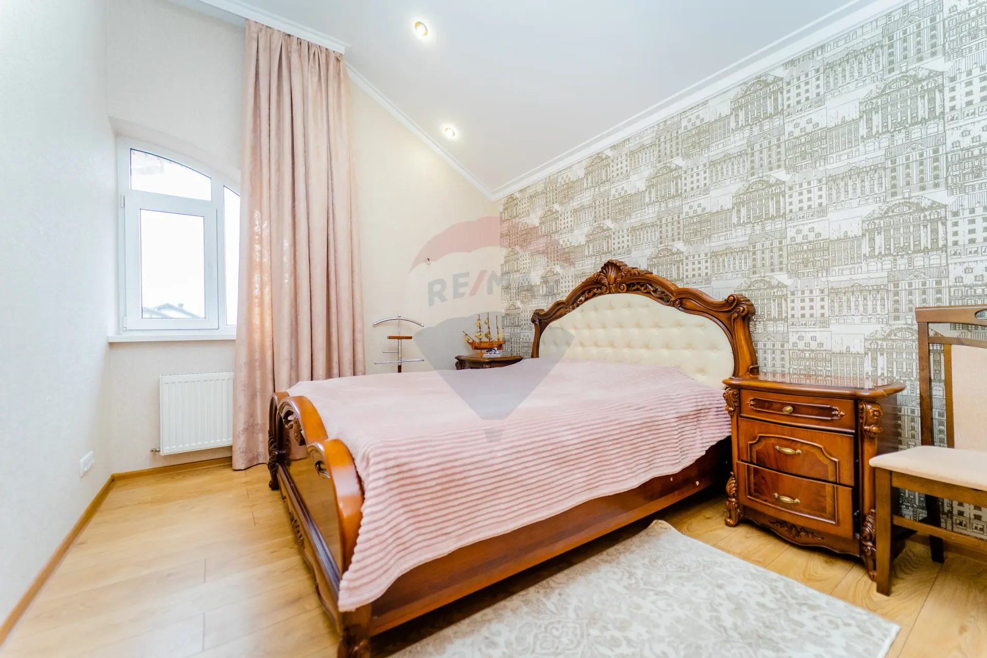 3-floor house, 270 m² — Image 14