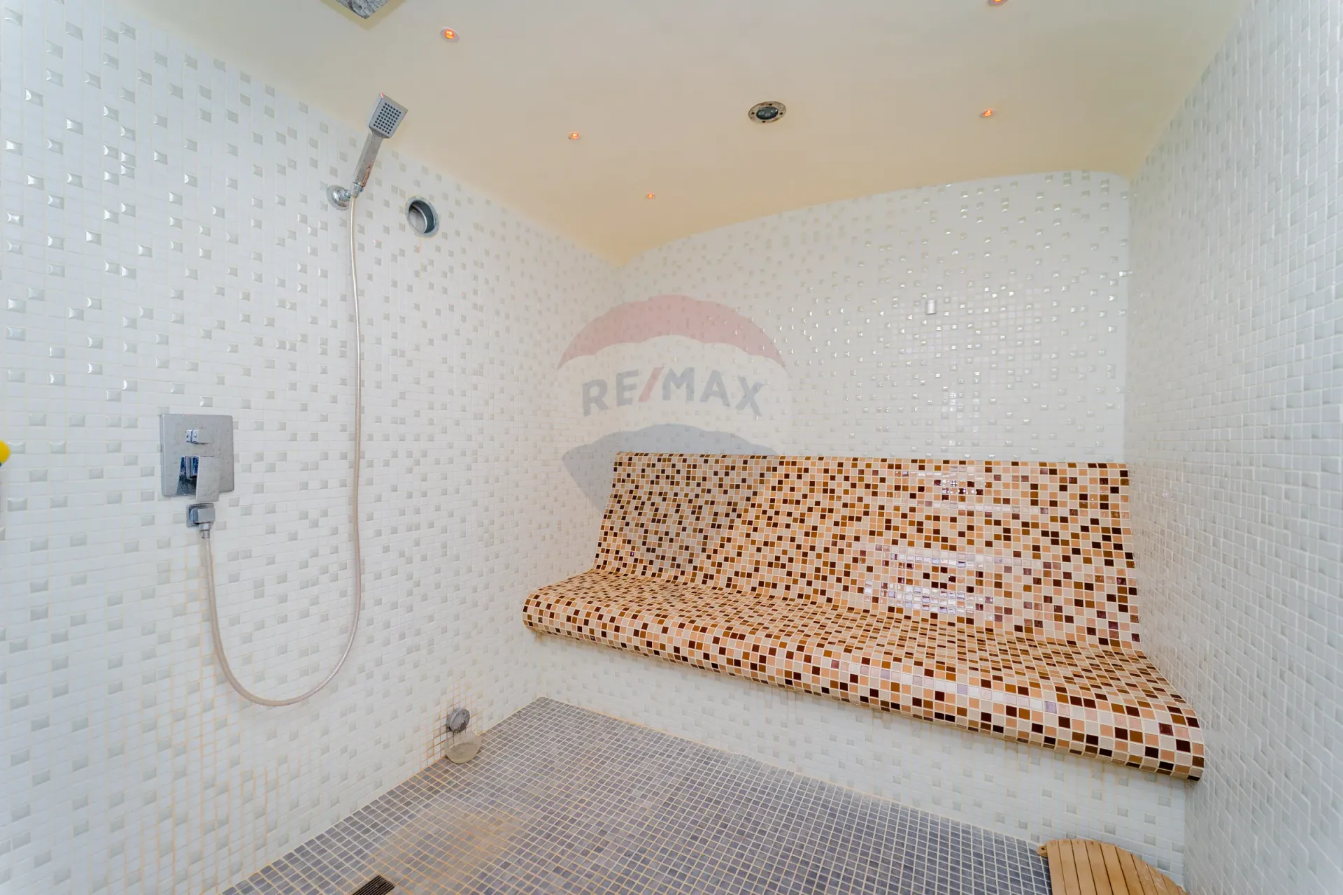 3-floor house, 270 m² — Image 15