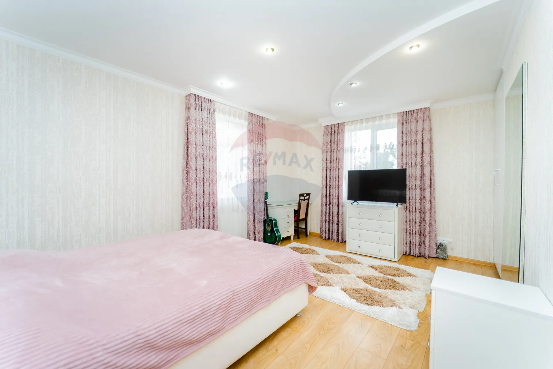 3-floor house, 270 m² — Image 13