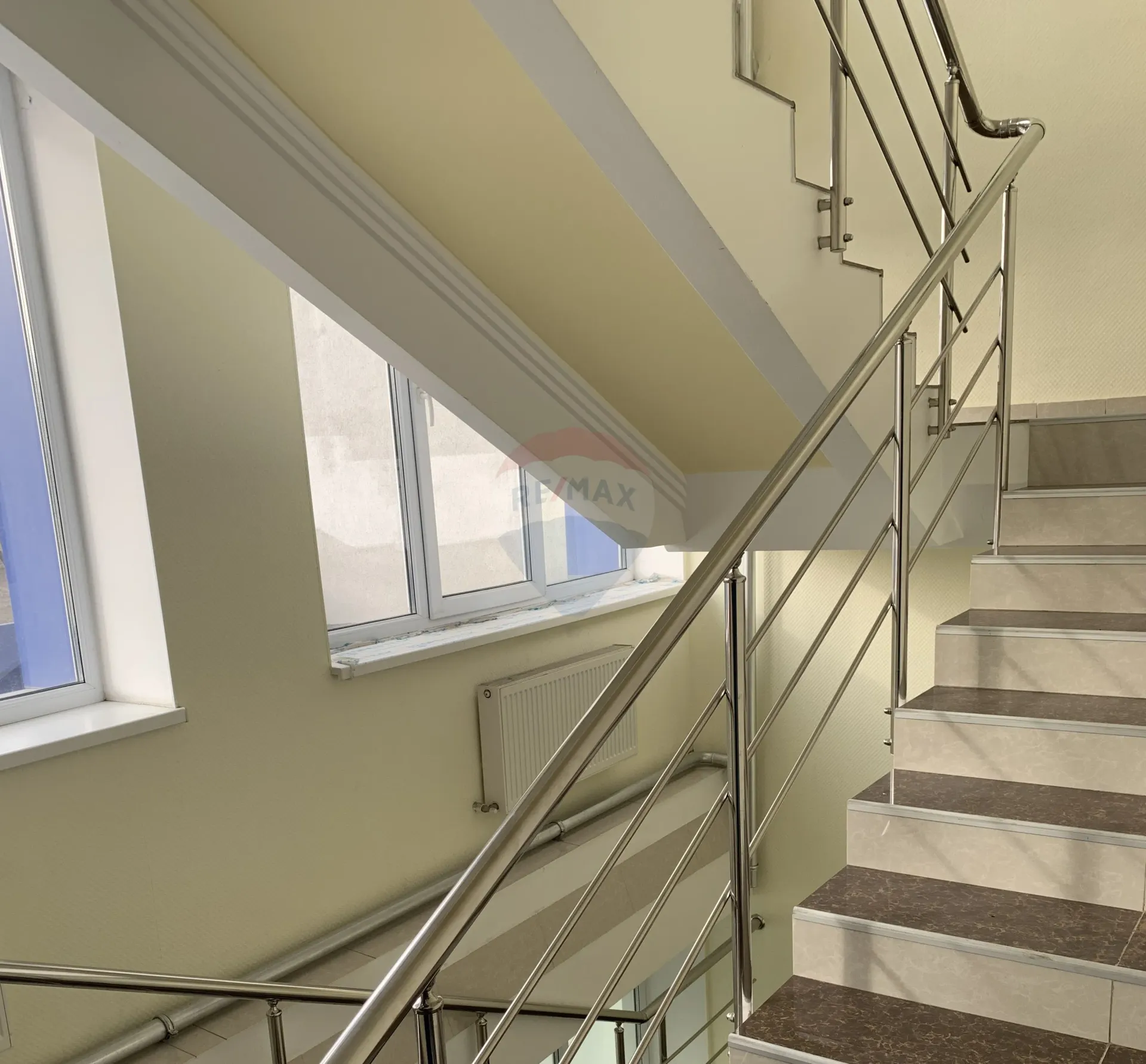 Free-purpose property, 650 m² — Image 3