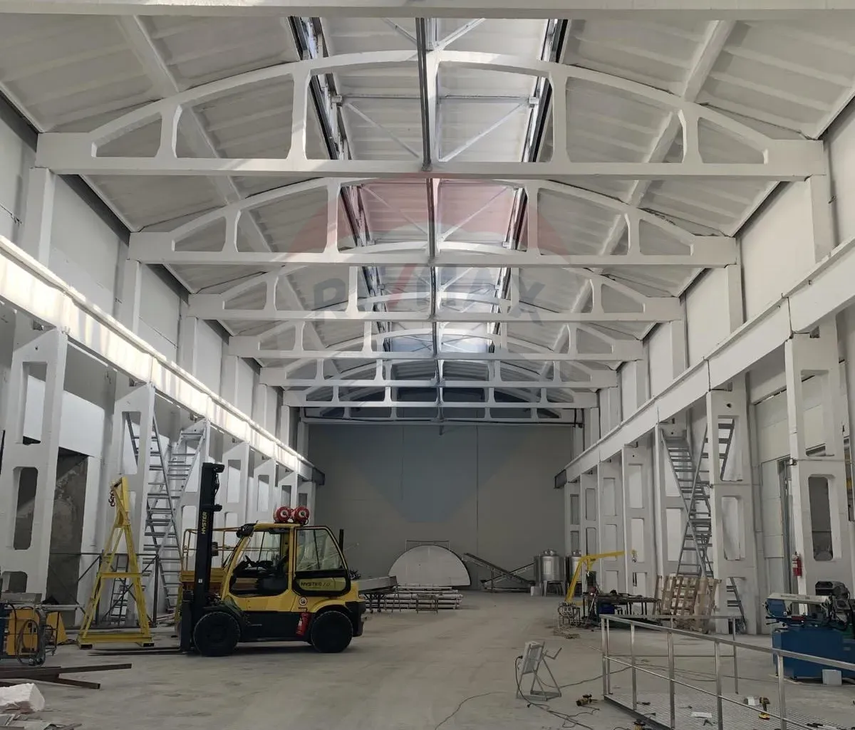 Free-purpose property, 650 m² — Image 6