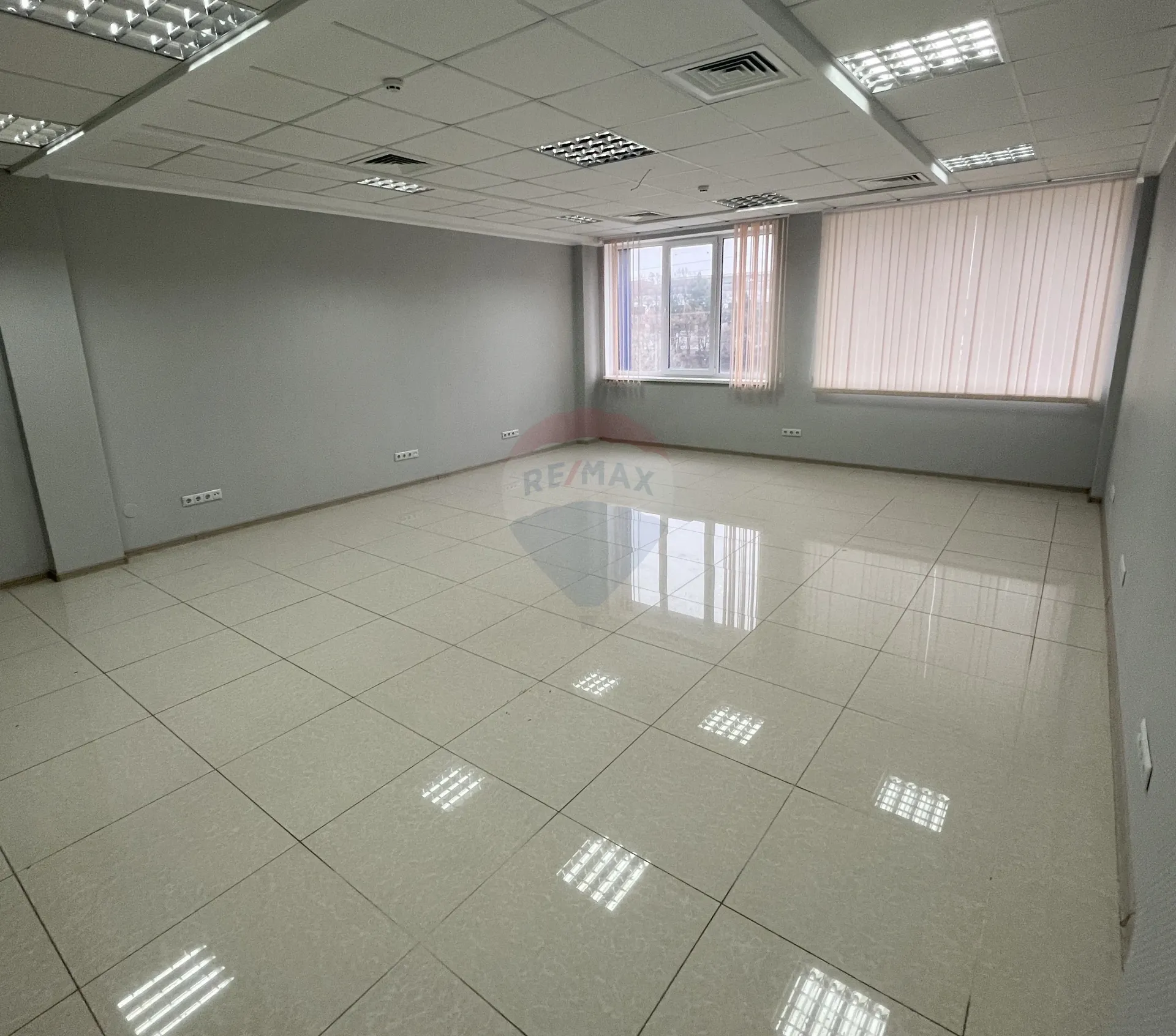 Free-purpose property, 650 m² — Image 2